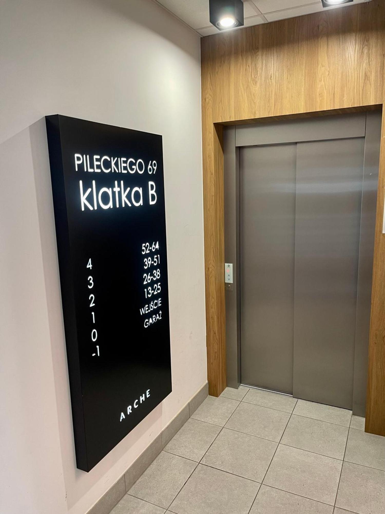 Apartamento Time&house Pileckiego Przy Centrum Onkologi I Klinice Novum Apartament Na Wylacznosc Pokoj,sypialnia,lozko, Lazienka,kuchnia *