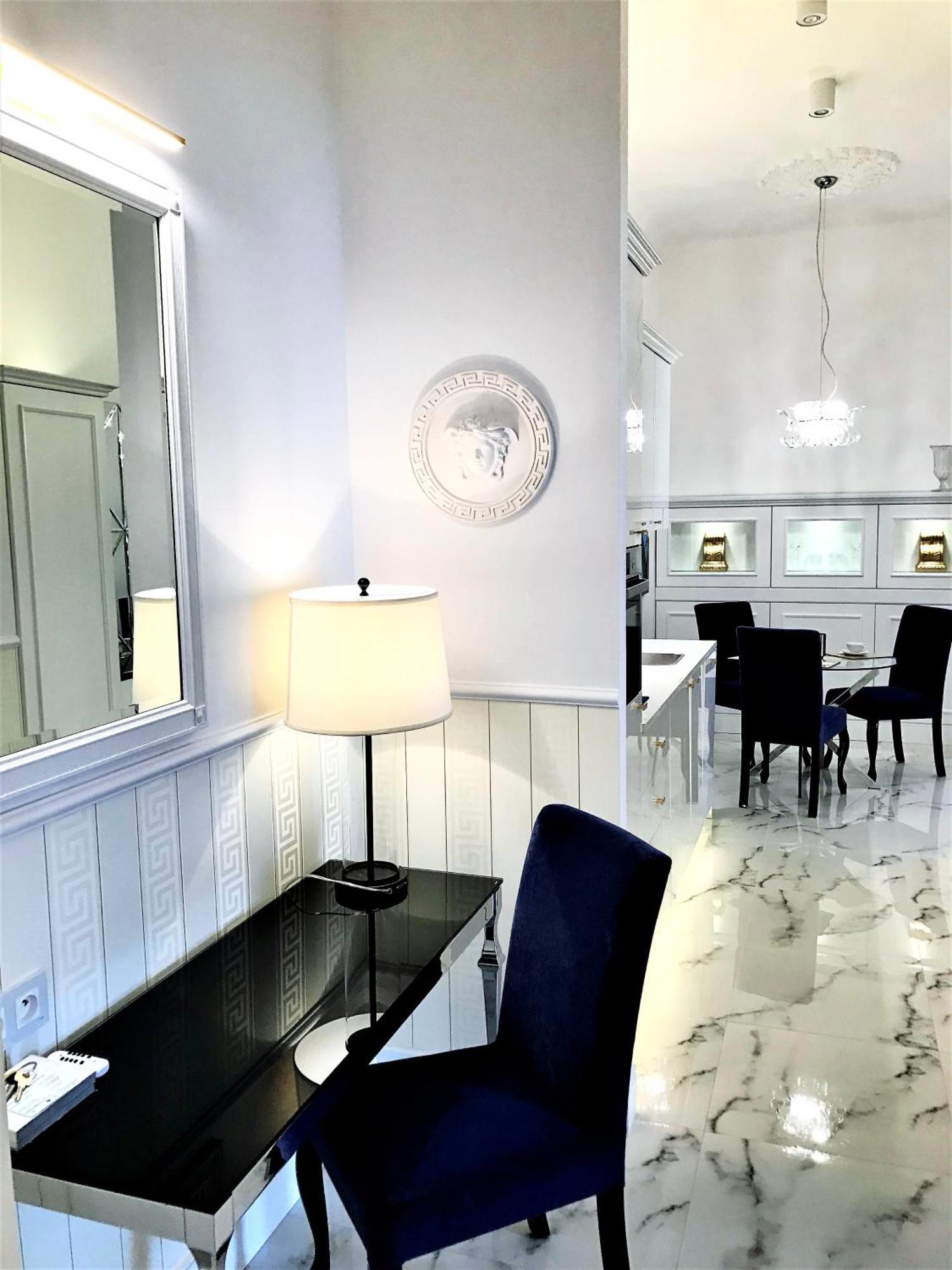 Mondrian Luxury Suites & Apartments Old Town