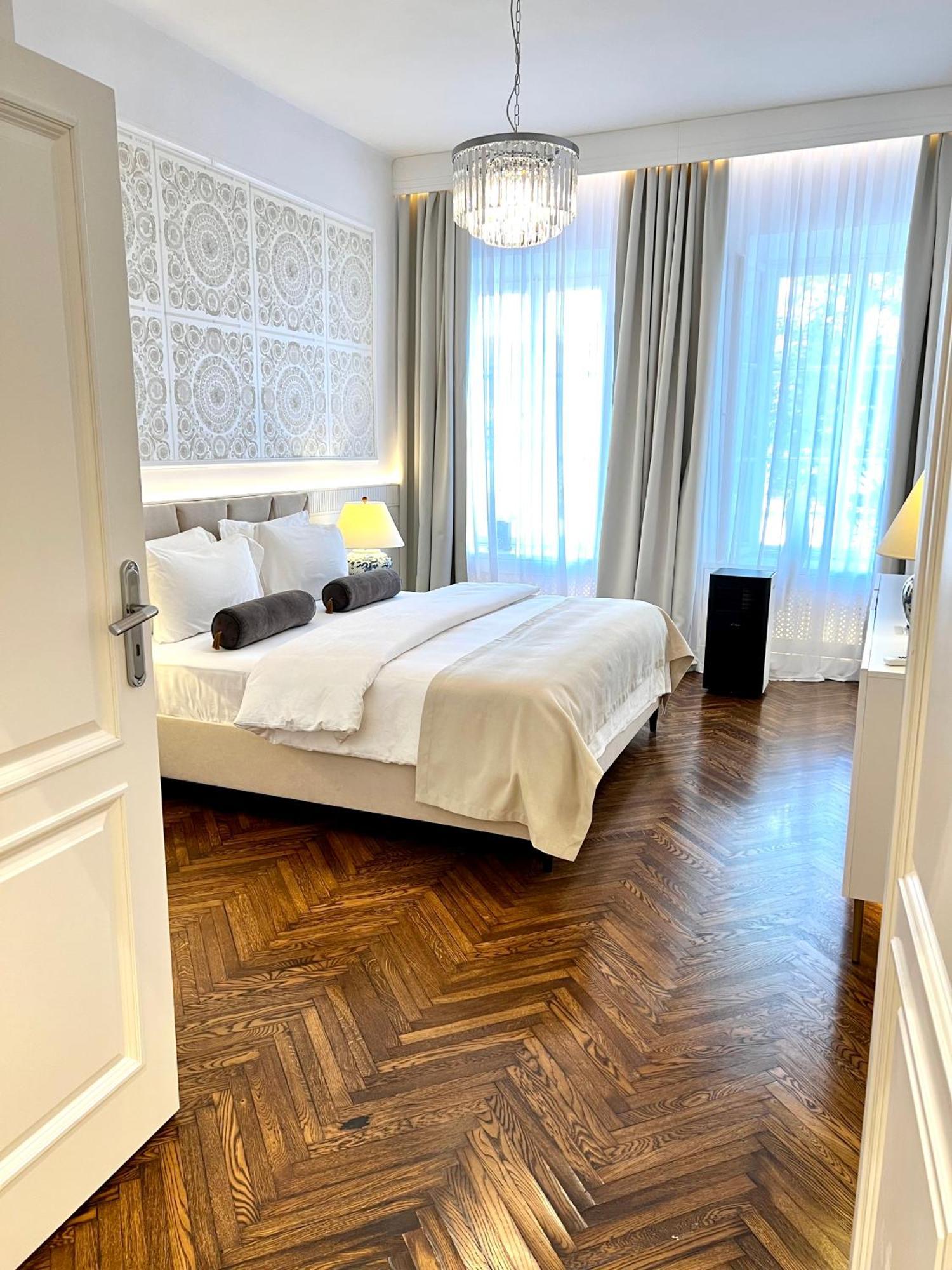 Mondrian Luxury Suites & Apartments Old Town