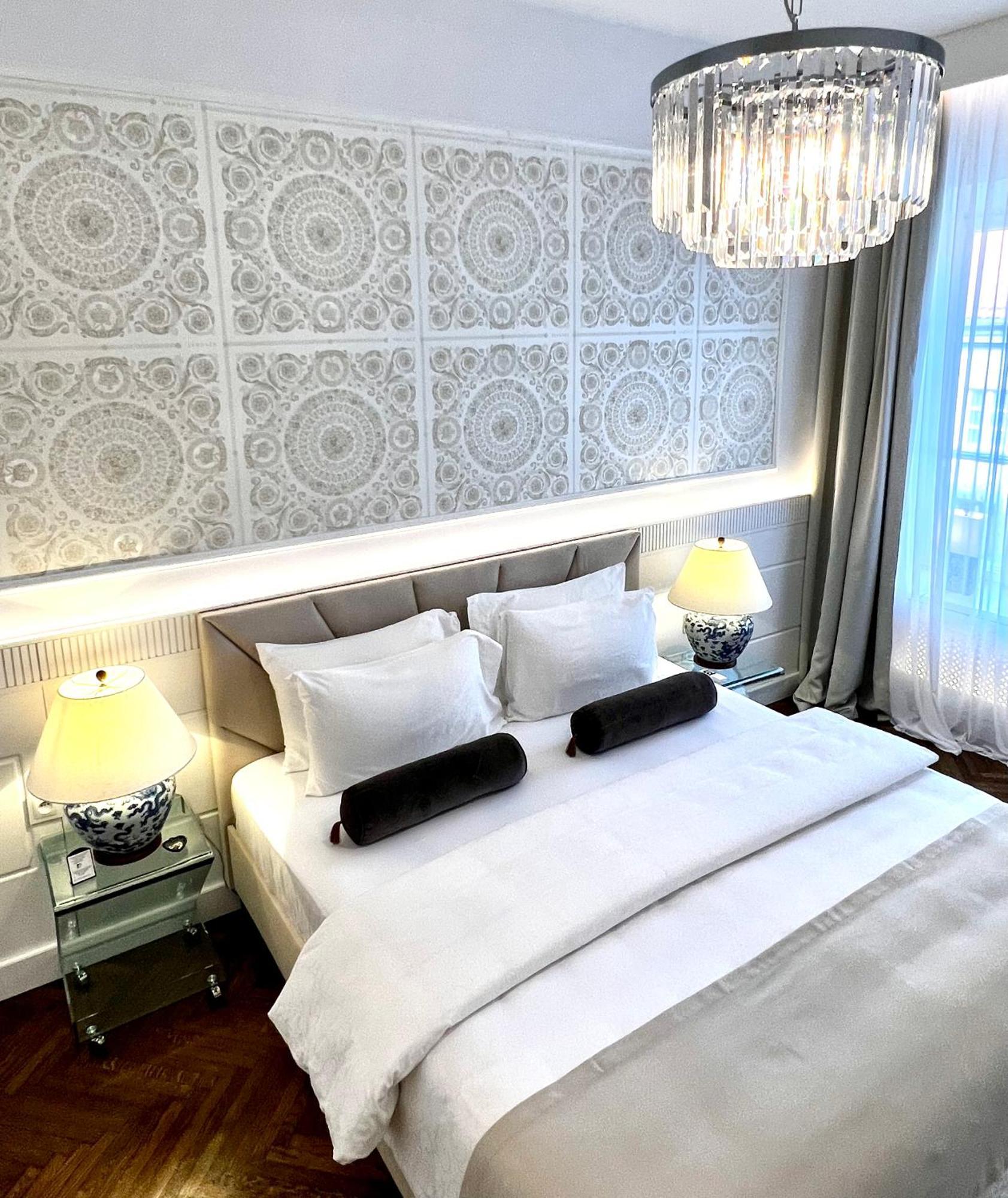 Mondrian Luxury Suites & Apartments Old Town Aparthotel *