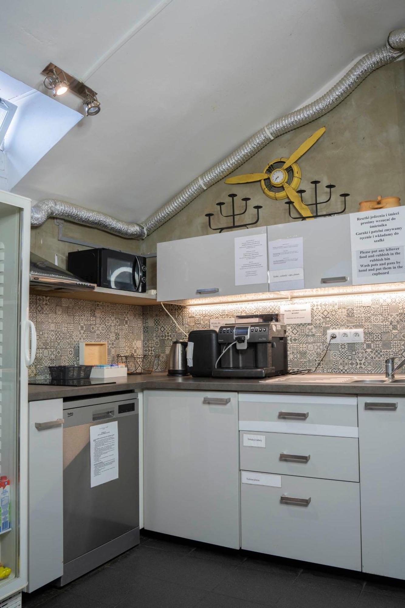 New World St Hostel And Private Room