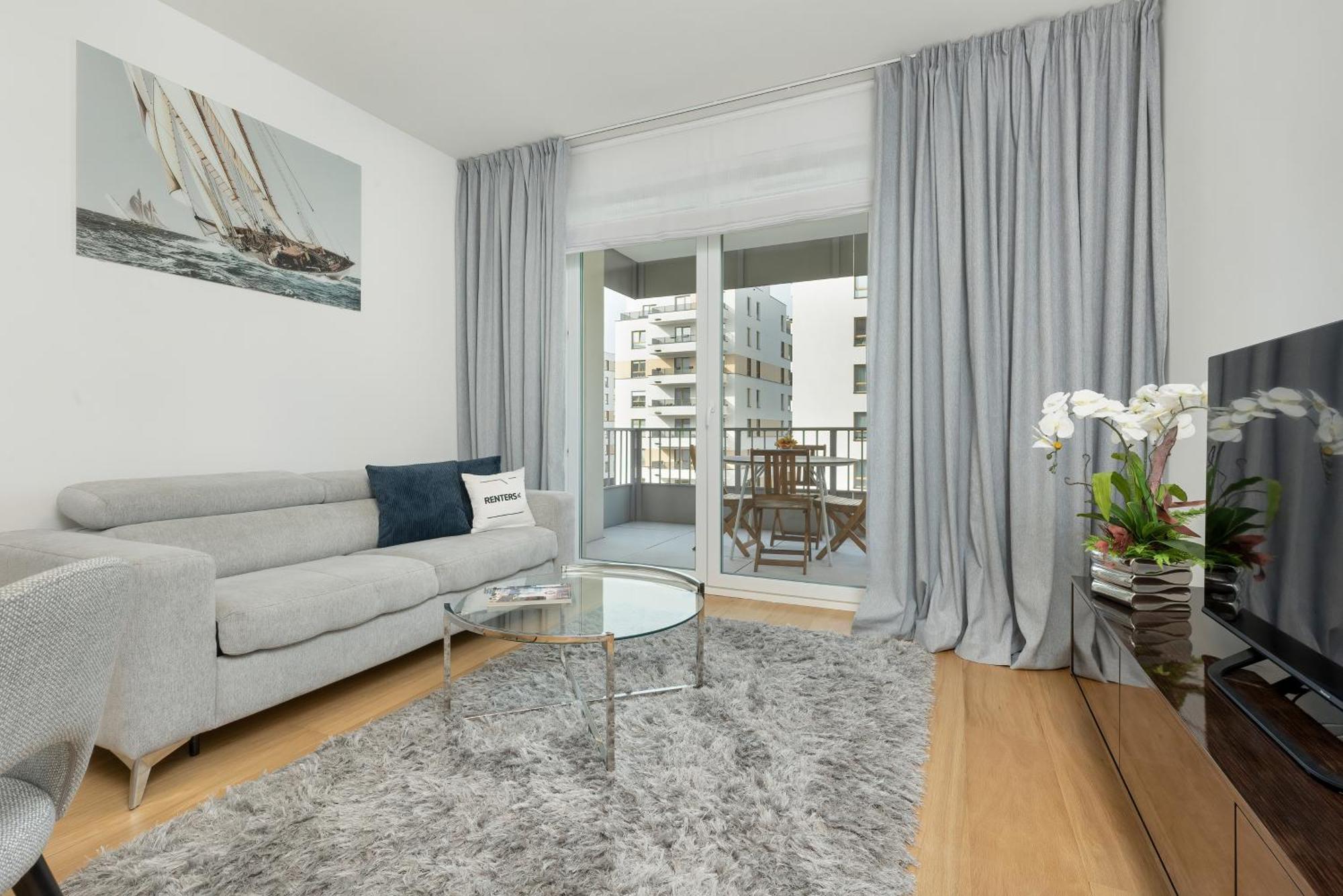 Elegant With Balcony & Parking By Renters Warschau