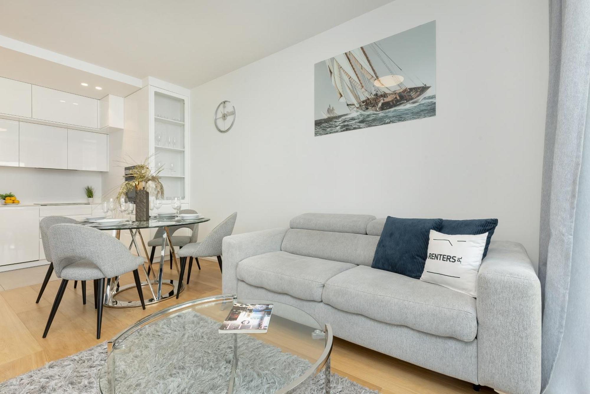 Apartment Elegant With Balcony & Parking By Renters *