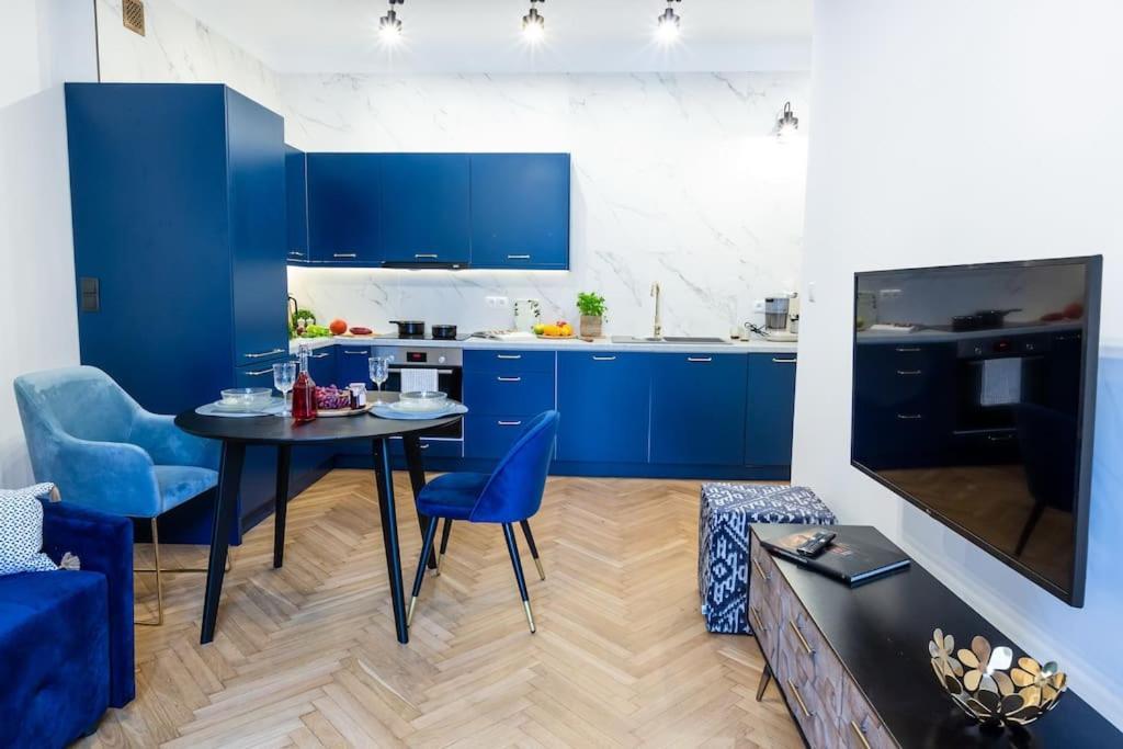 Modern, Elegant In The Heart Of Warsaw. Căn hộ *