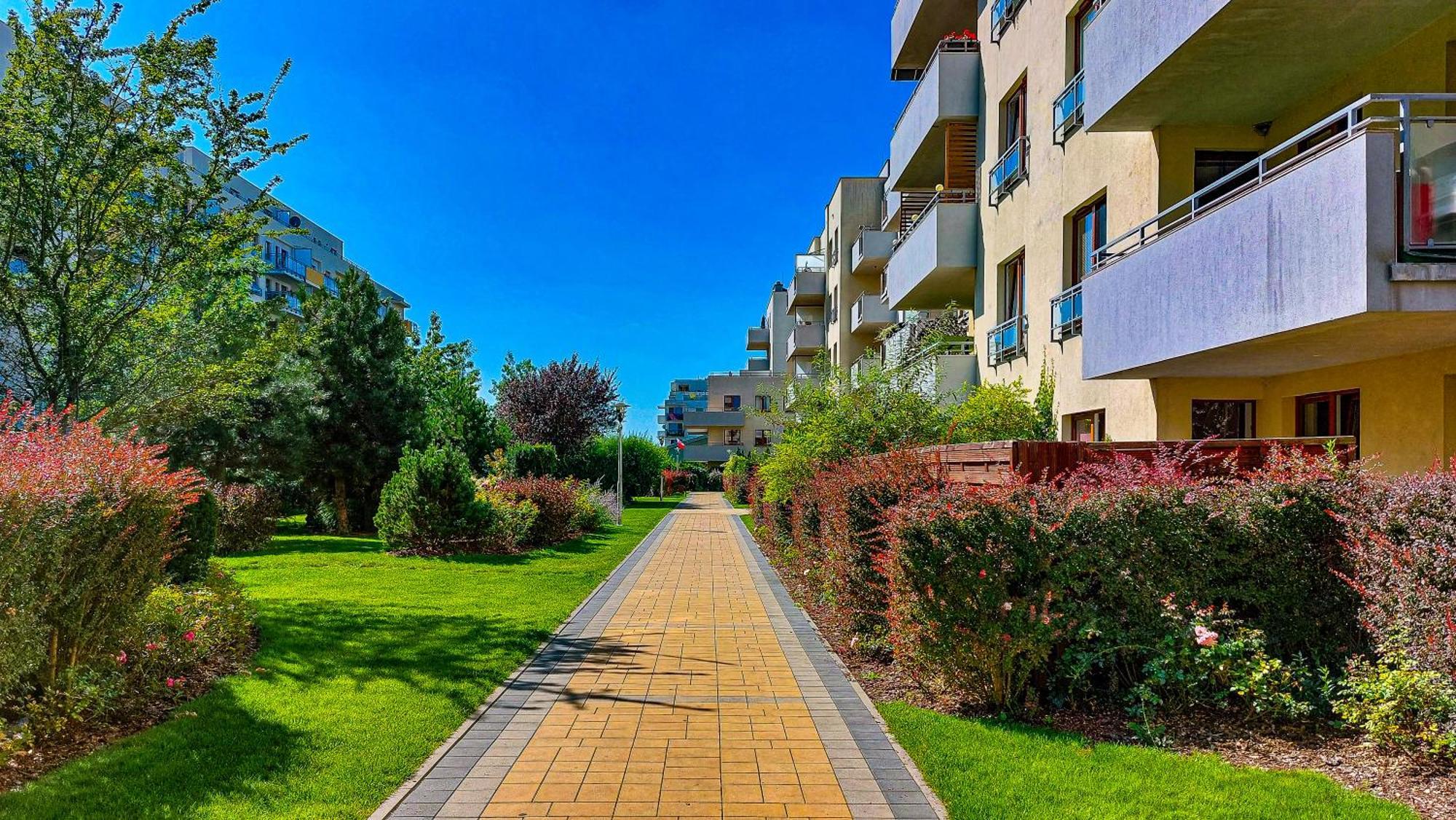 M&r Apartament Travel&business Premium Skoroszewska - Free Wifi - Self Check-in - Enel-med - Fv - Close The City Center Apartment