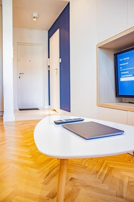Apartment With Balcony And Views, Old Town, Metro