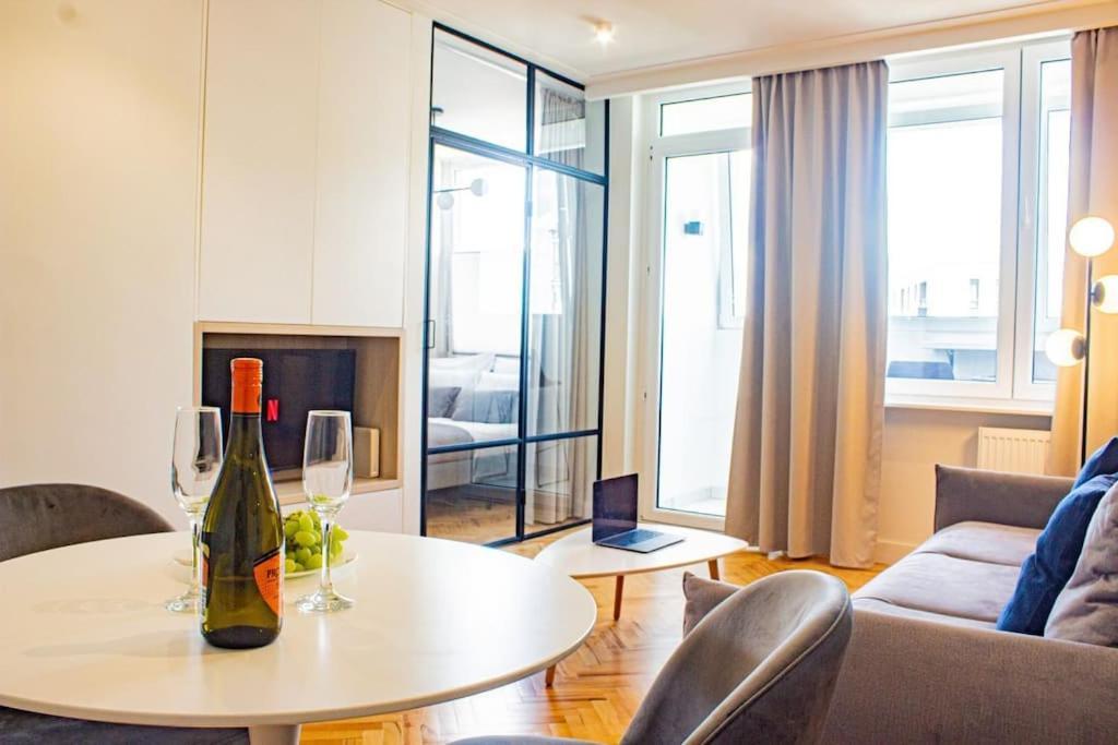 With Balcony And Views, Old Town, Metro Apartment Warsaw