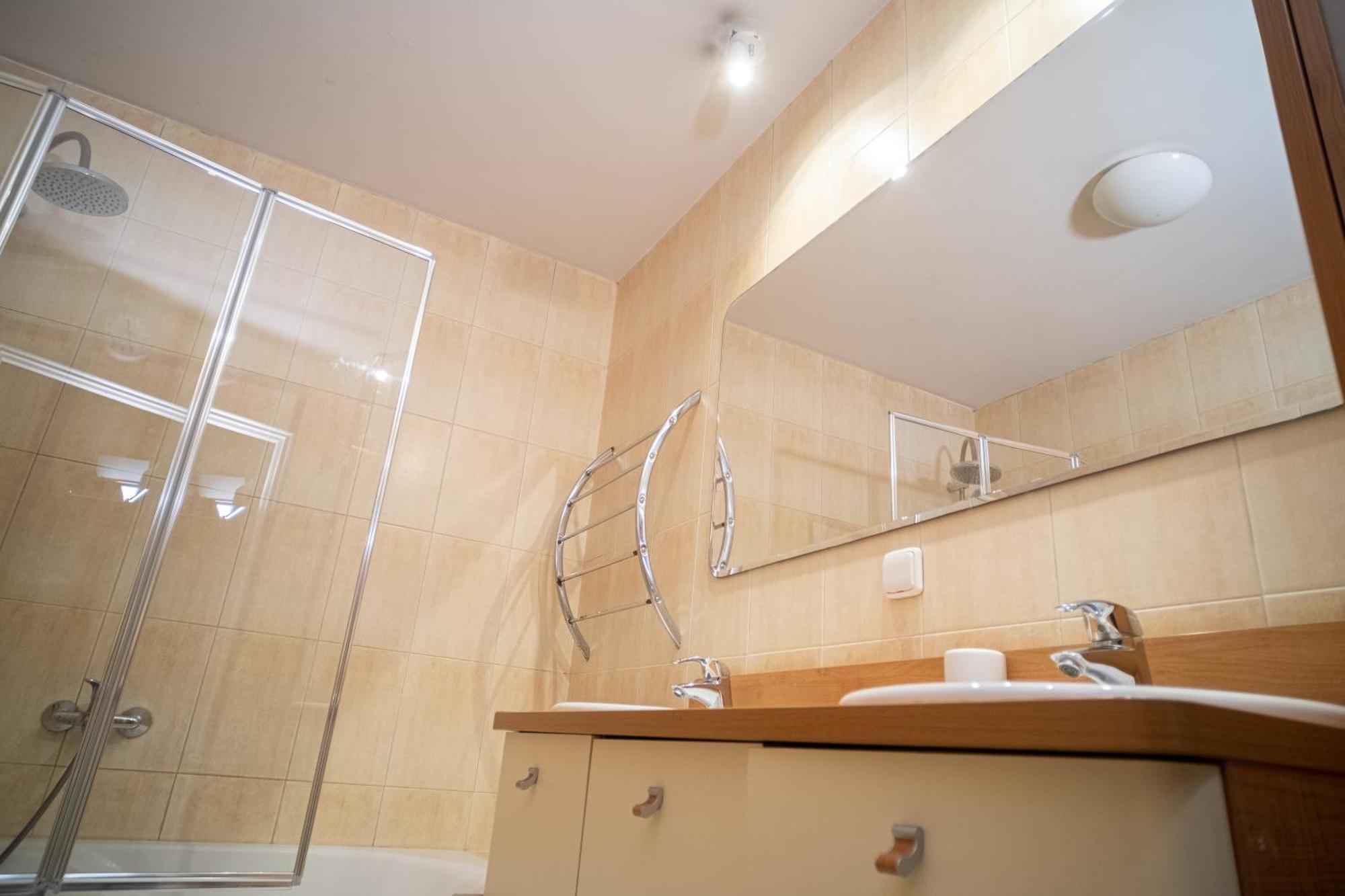 Privatunterkunft Apartrooms Near Old Town In Dnf Done Invoice Warschau