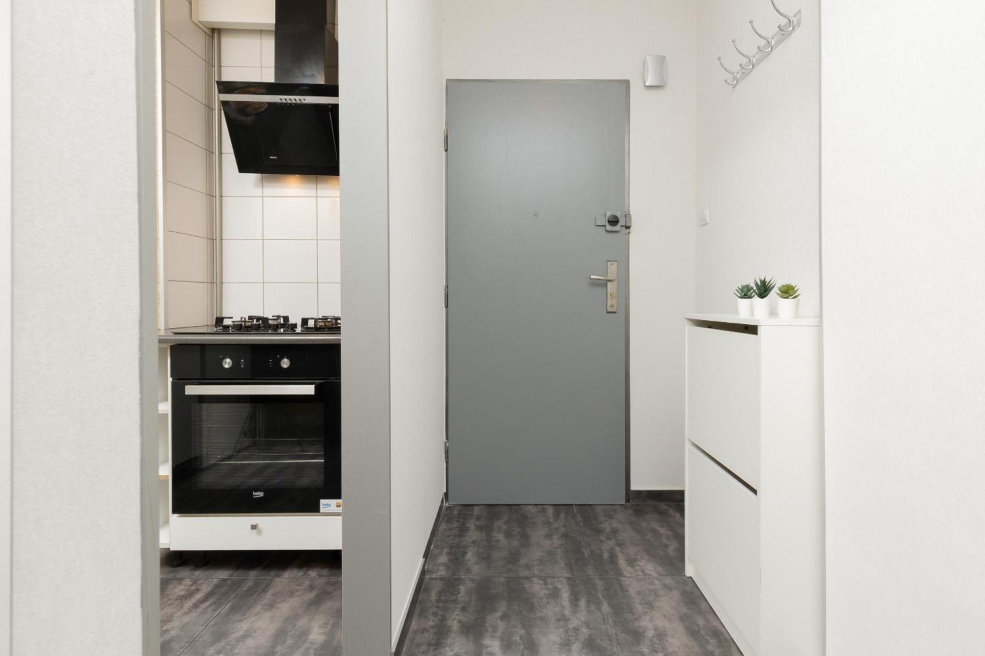 Comfort & Style Center By Renters *