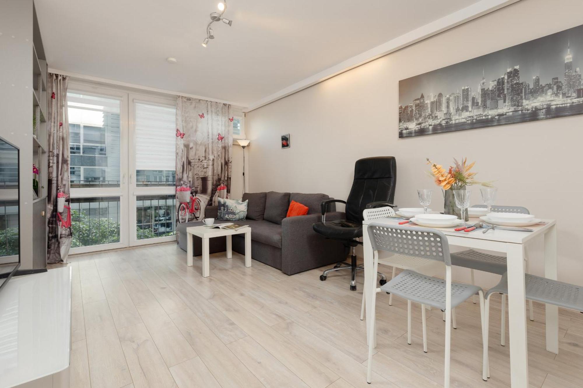 Comfort & Style Center By Renters * Warsaw