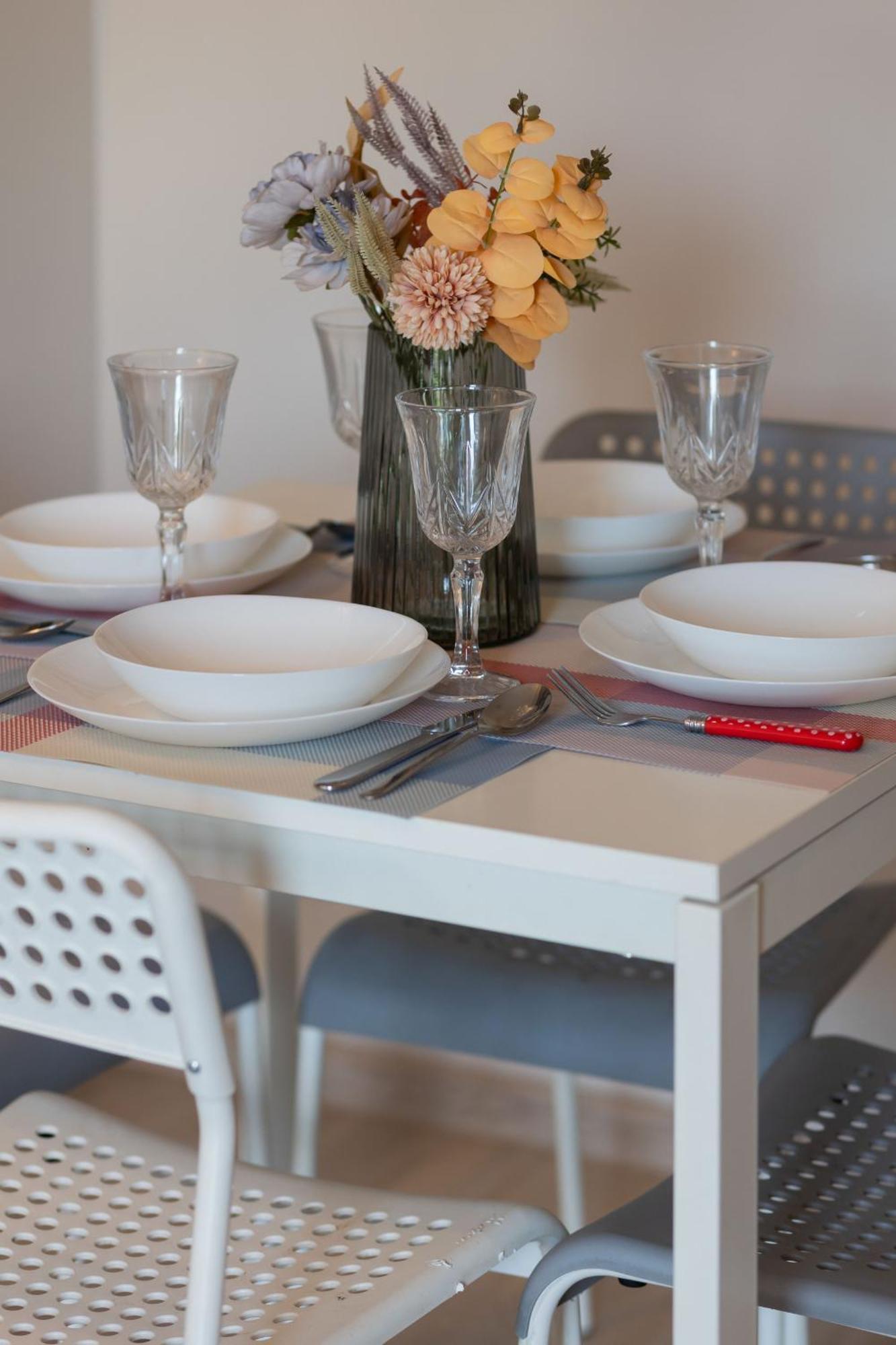 Comfort & Style Center By Renters Apartment *