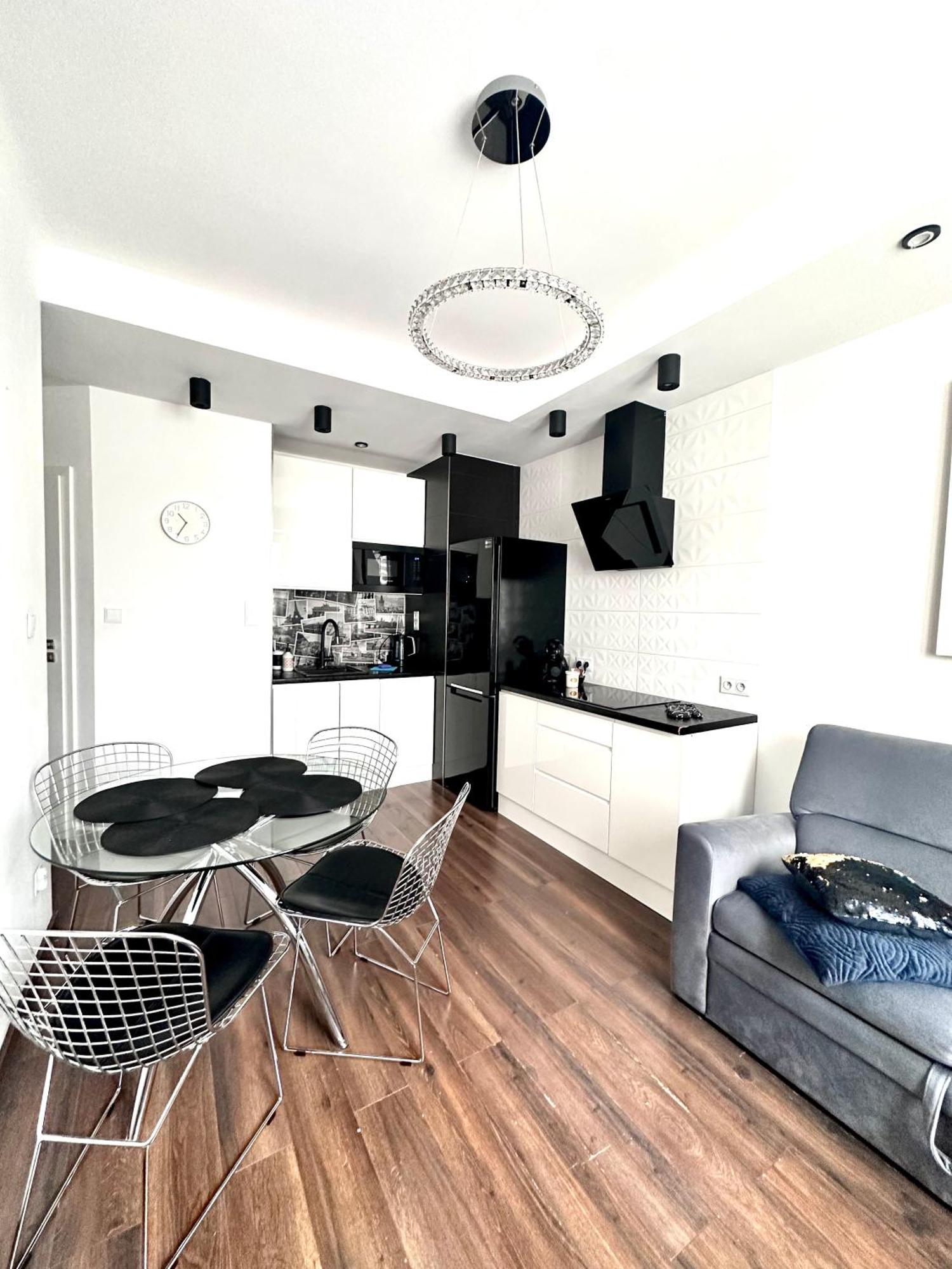 Apartment Space 2 Center