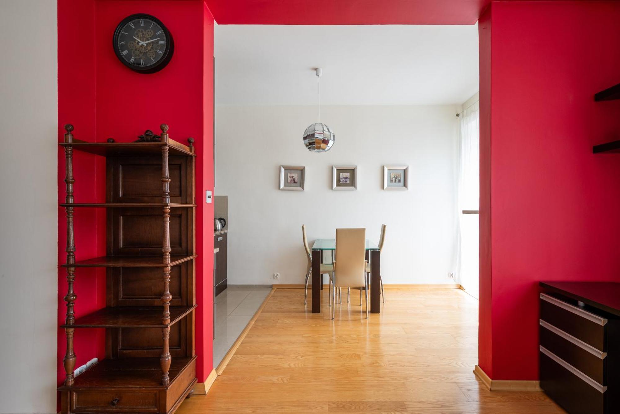 Iwicka Red Studio Apartment Warsaw