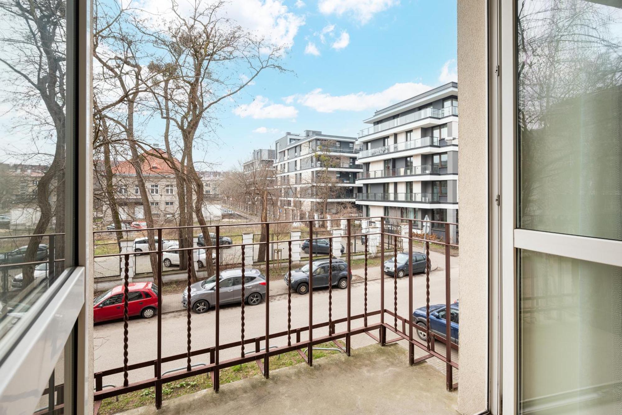 Iwicka Red Studio Apartment Warsaw