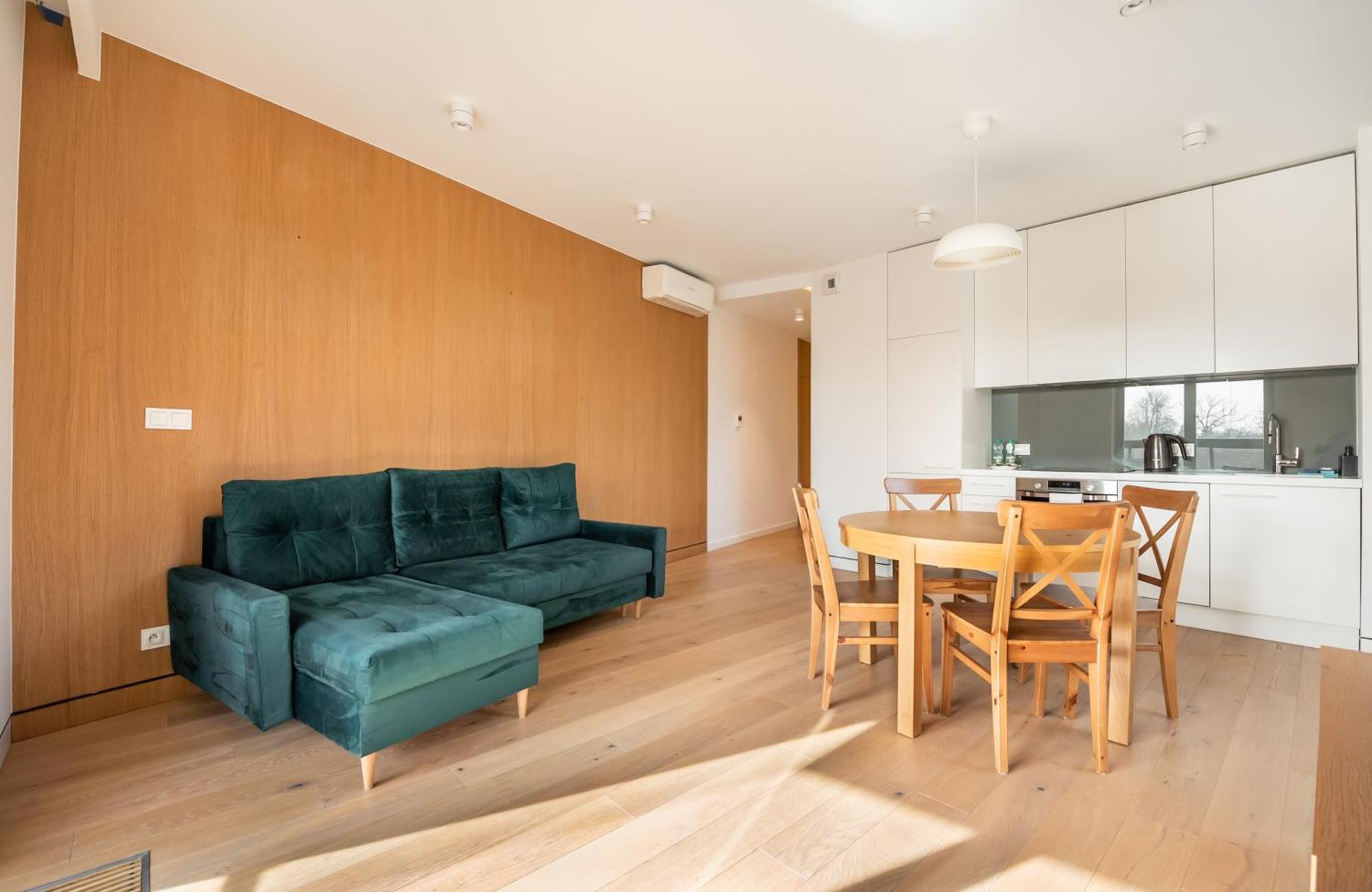 Solec Cristal Apartment