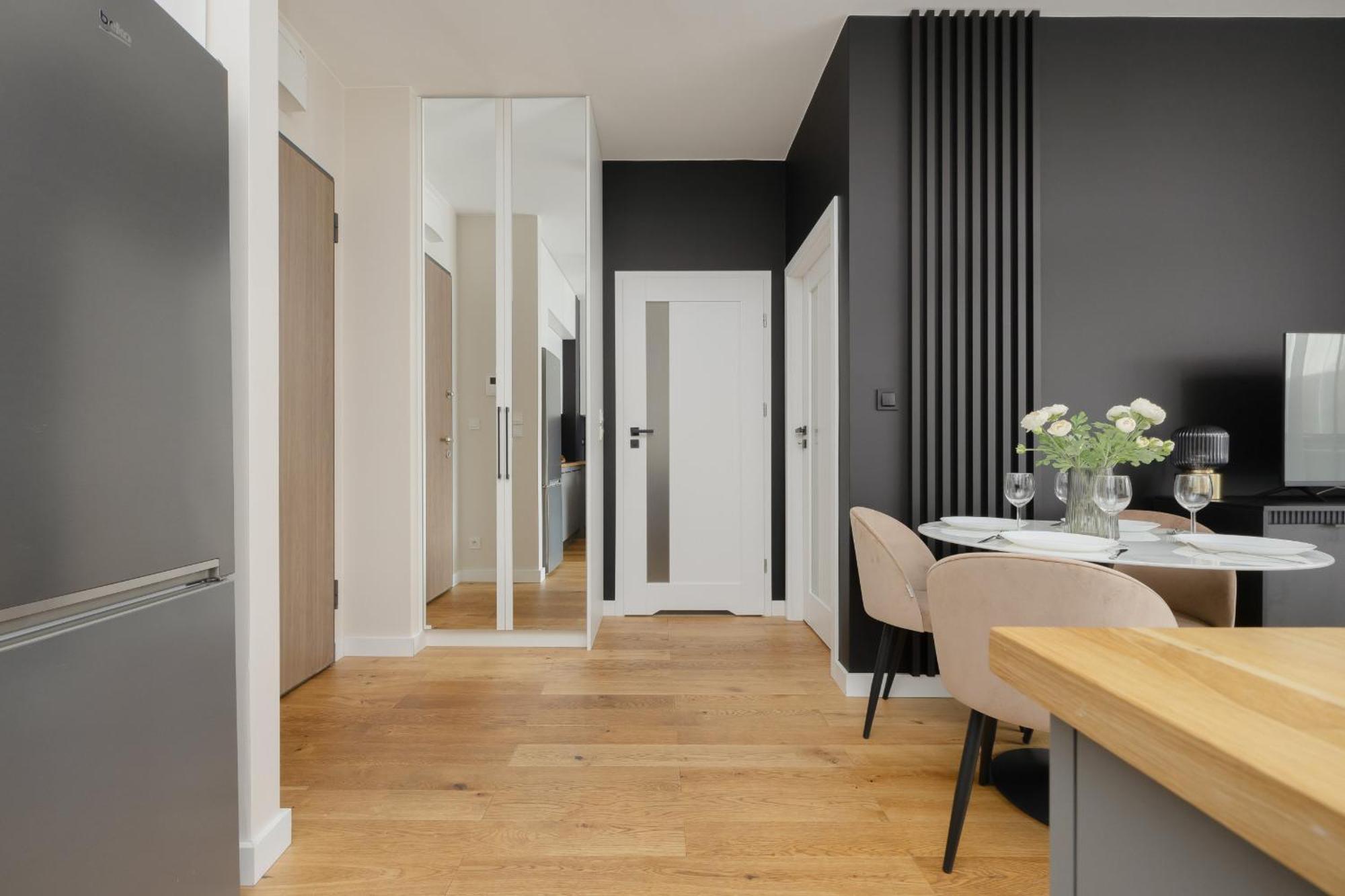 Cozy With Air Conditioner And Parking By Renters Apartment Warsaw