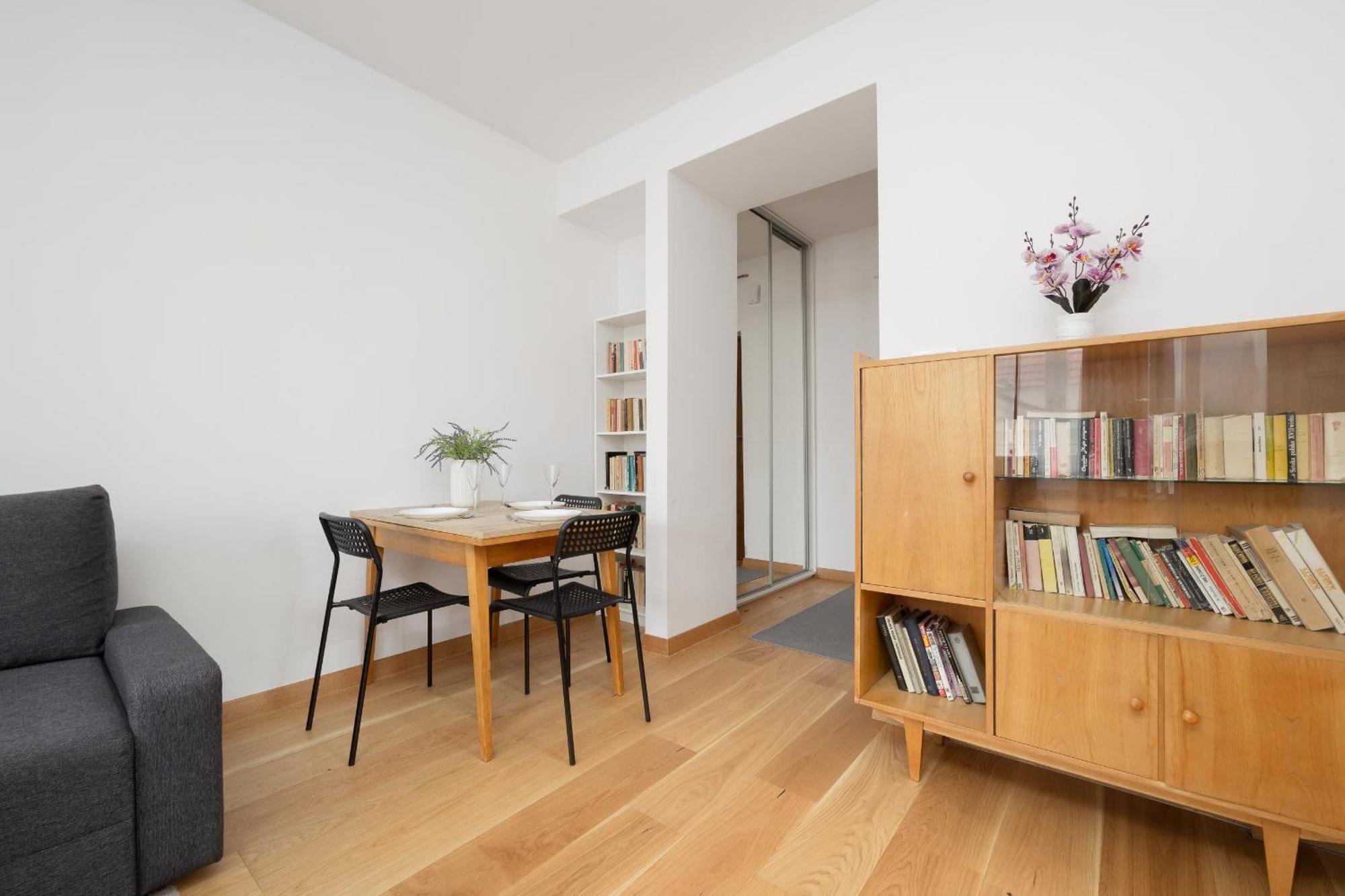 Charming For 4 People Located 650 M From The Old Town Of By Renters * Warsaw