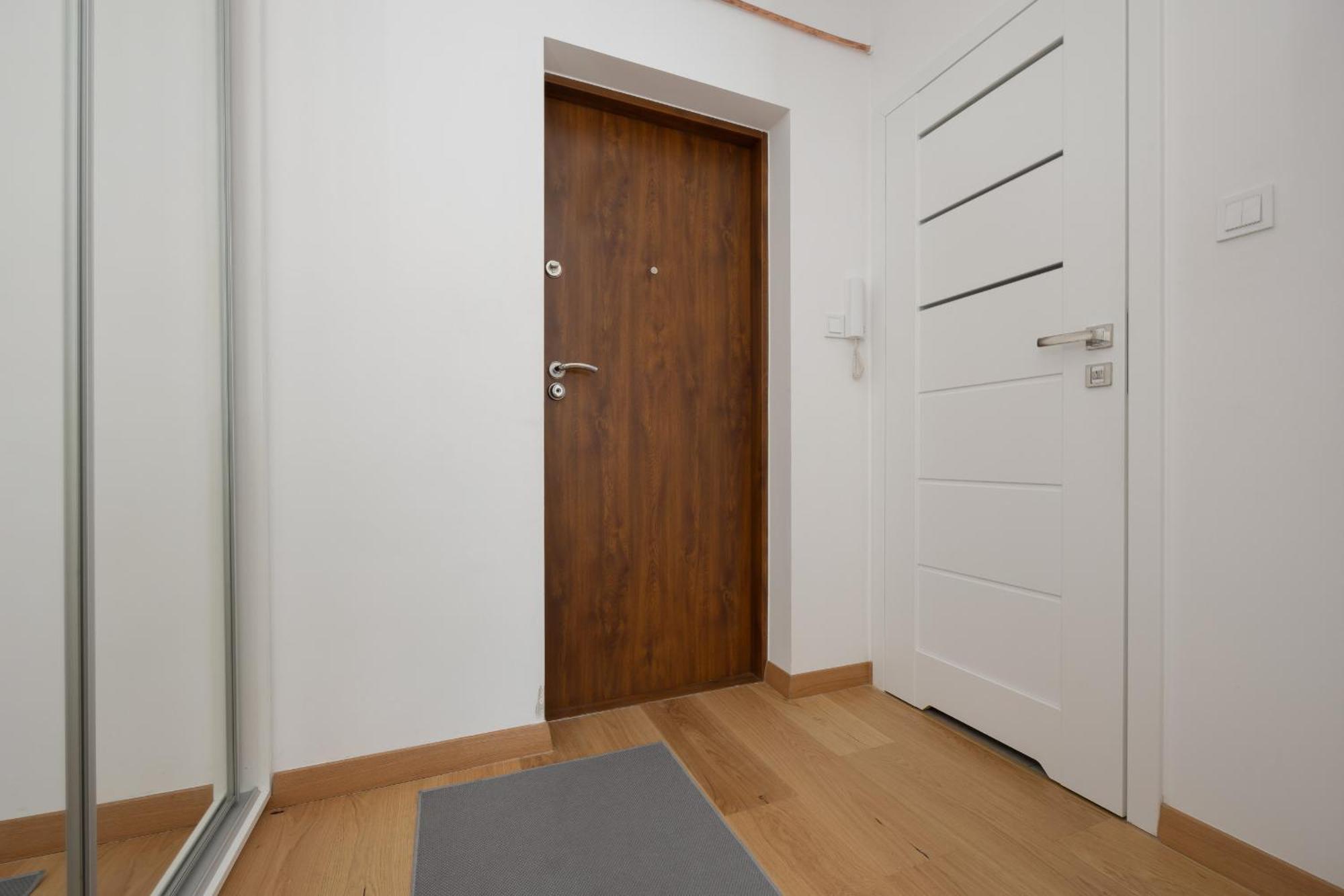 Apartment Charming For 4 People Located 650 M From The Old Town Of By Renters