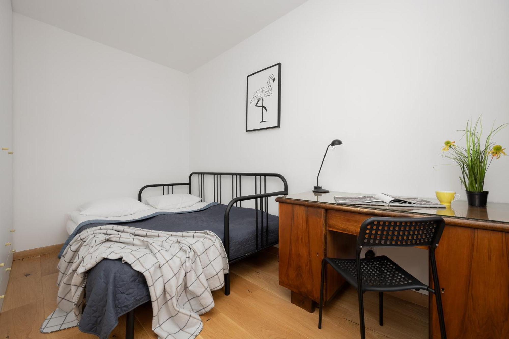 Charming For 4 People Located 650 M From The Old Town Of By Renters Apartment *