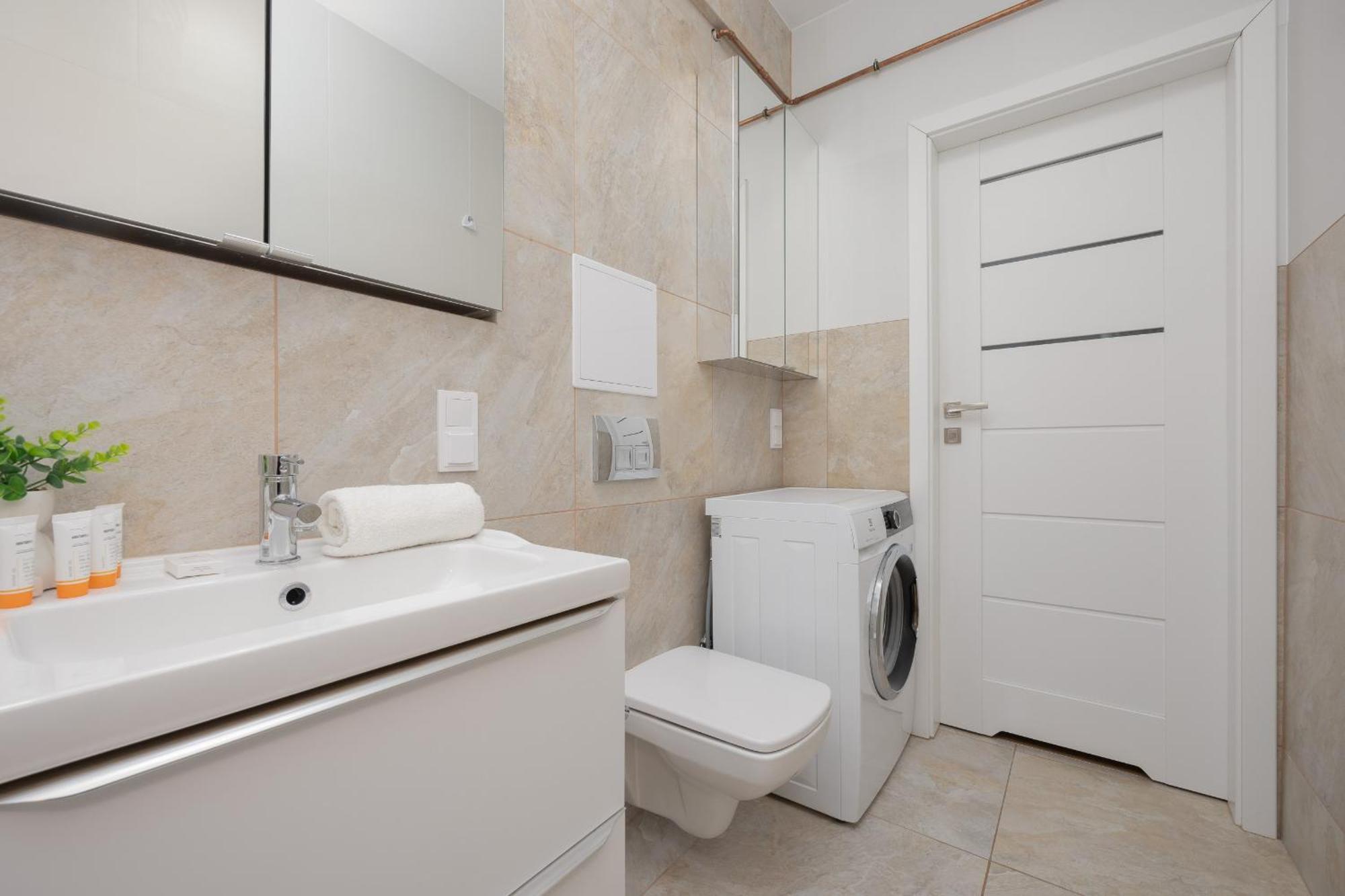 Apartment Charming For 4 People Located 650 M From The Old Town Of By Renters