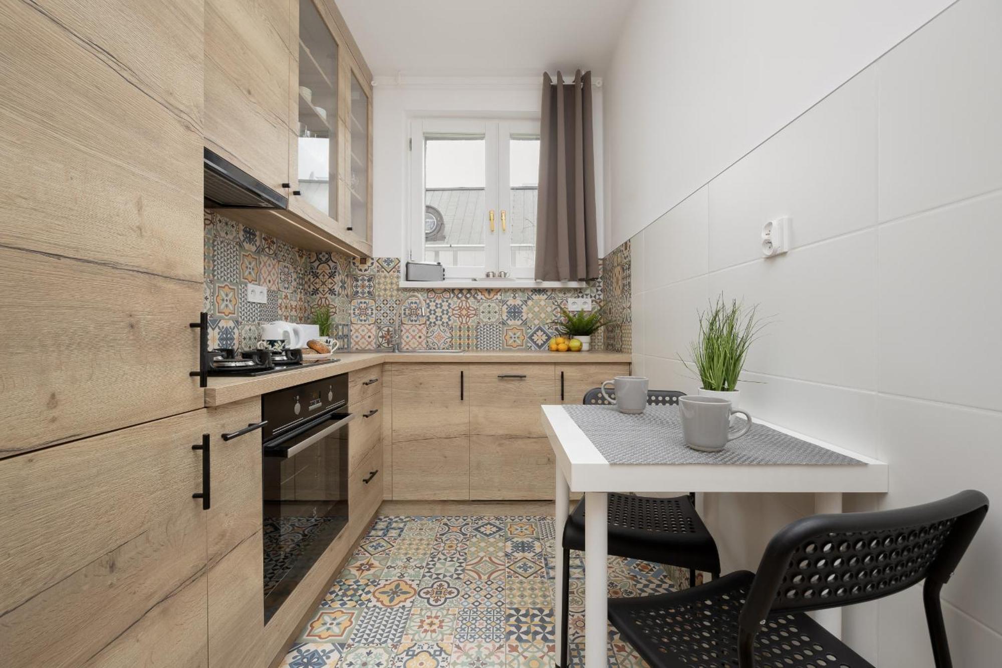 Charming For 4 People Located 650 M From The Old Town Of By Renters Apartment *