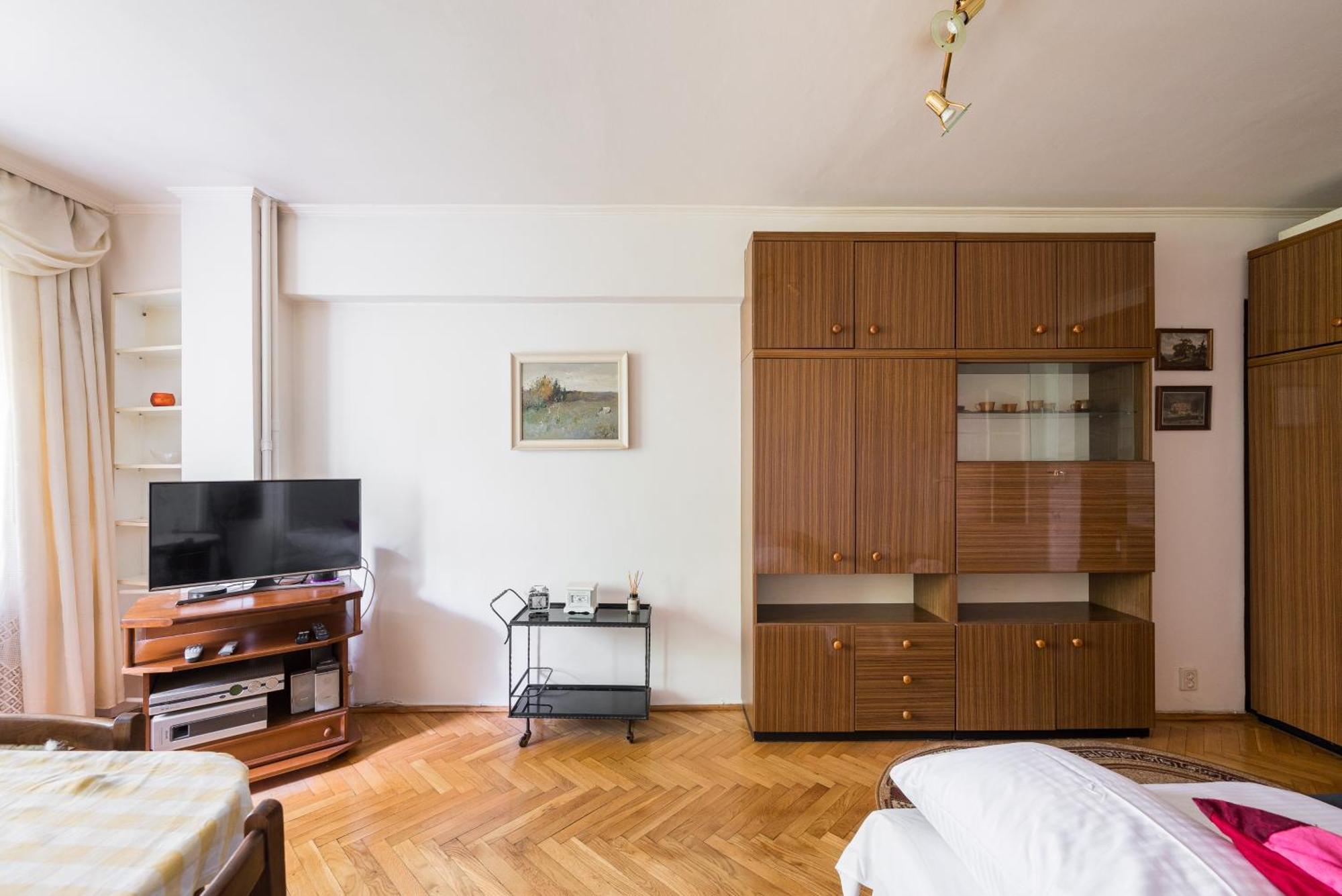 Wola Mila Standard Apartment Warschau