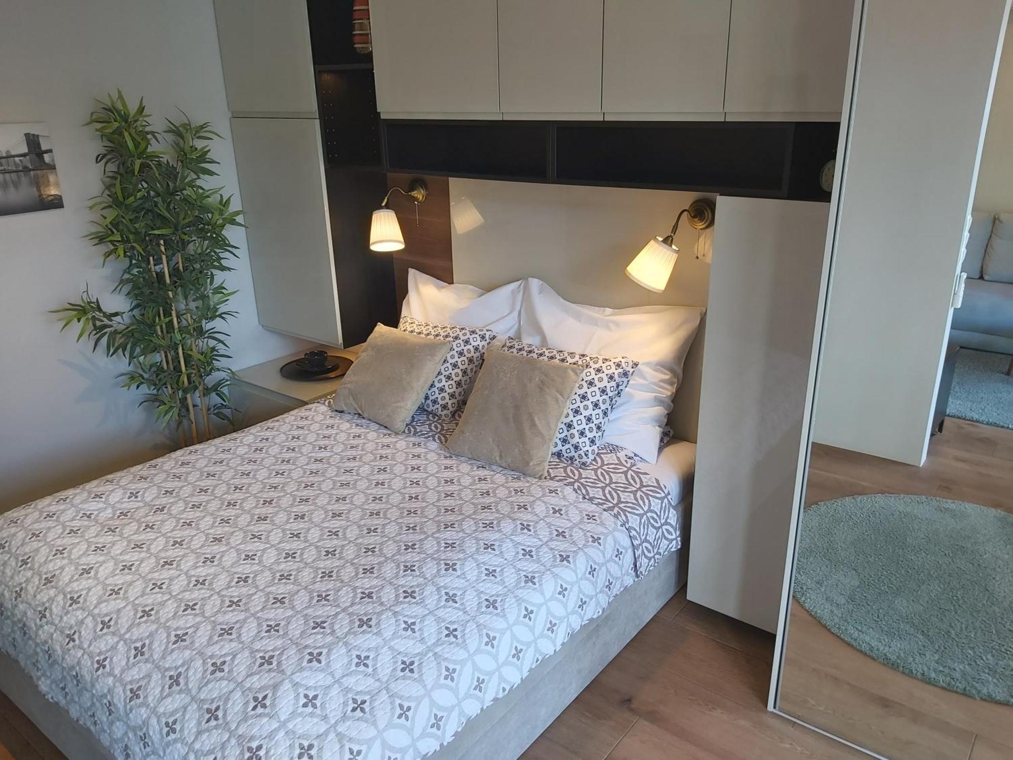 Apartment Siedmiogrodzka - Most Handy Location, Aircon & Garage Free Warschau