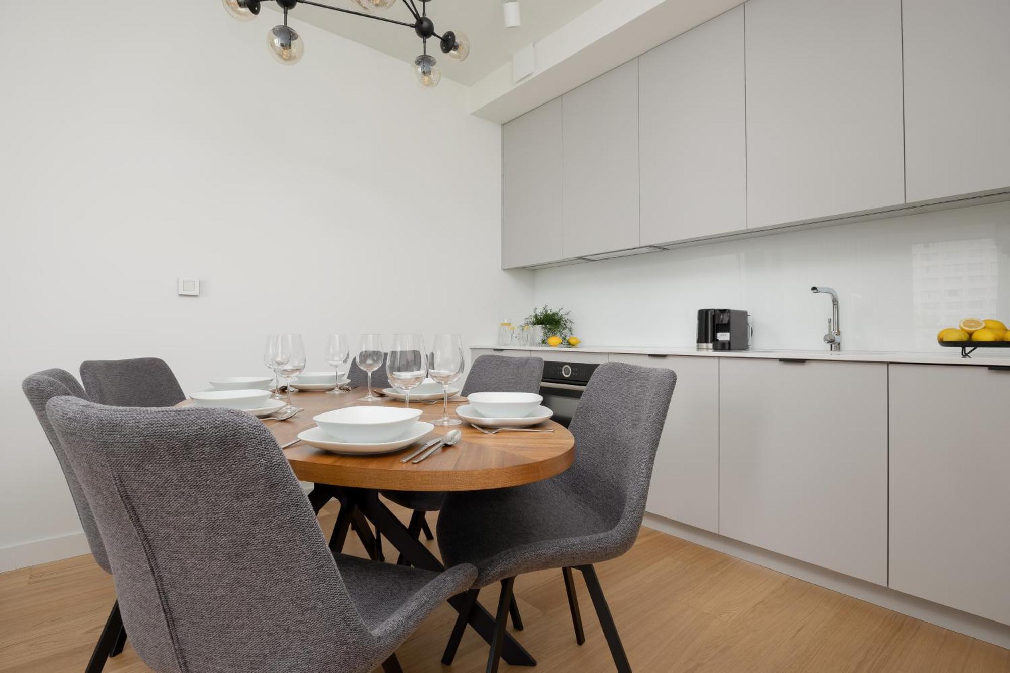 Luxurious And Modern In Center With Parking By Renters Prestige Căn hộ *