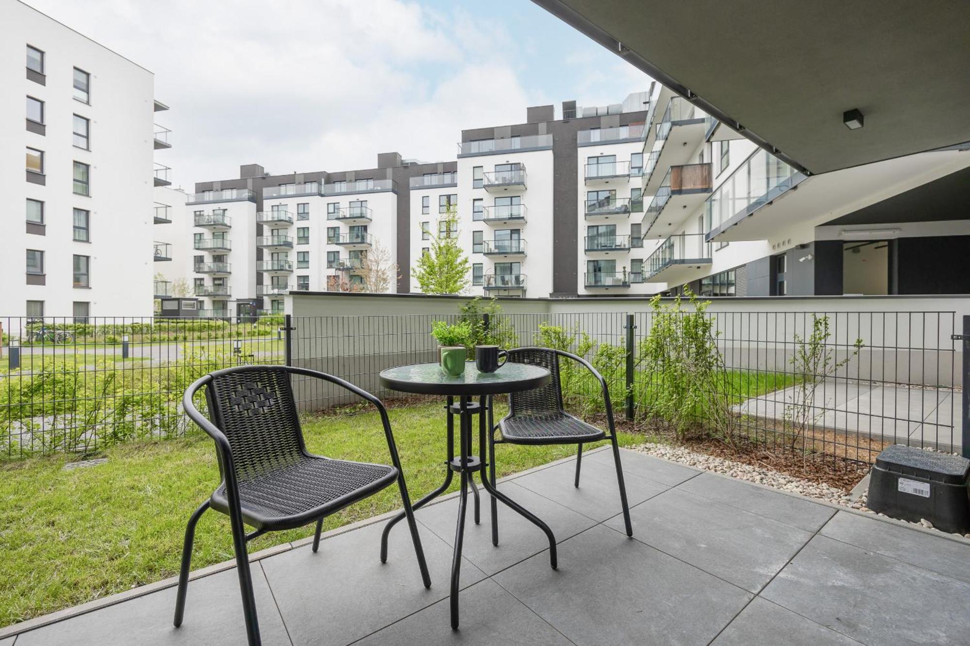 Przytulny Z Parkingiem I Tarasem W Warszawie By Rent Like Apartment *