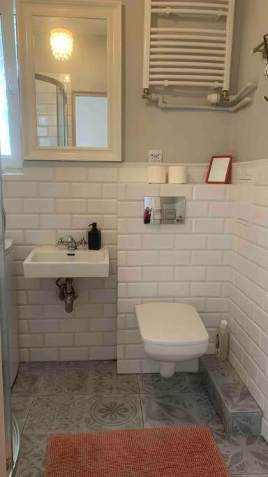 Apartamento Plac Bankowy, Metro