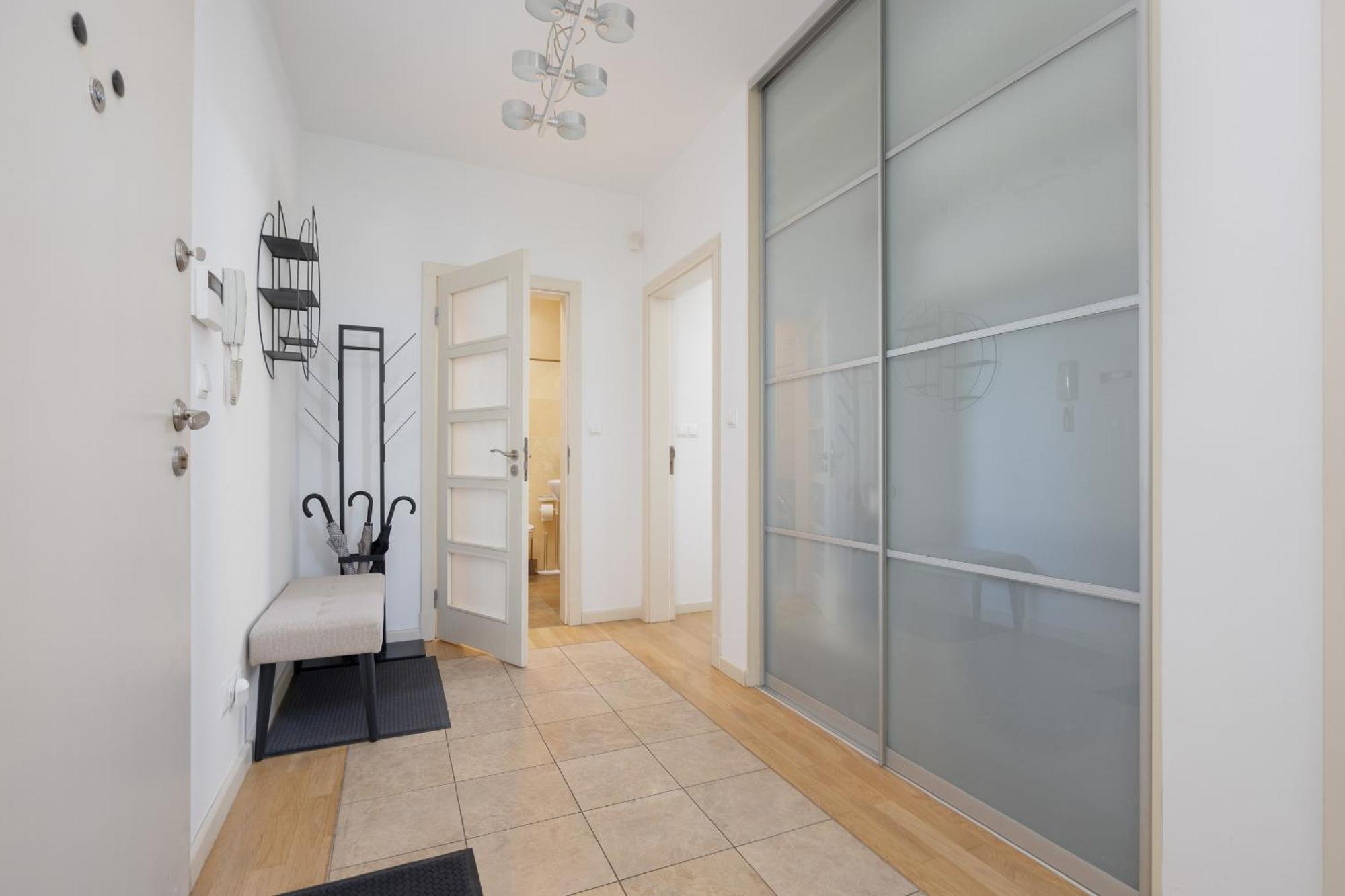 Luxury Four Bedroom With Parking & Balcony In Mokotow By Renters Prestige * Varsóvia