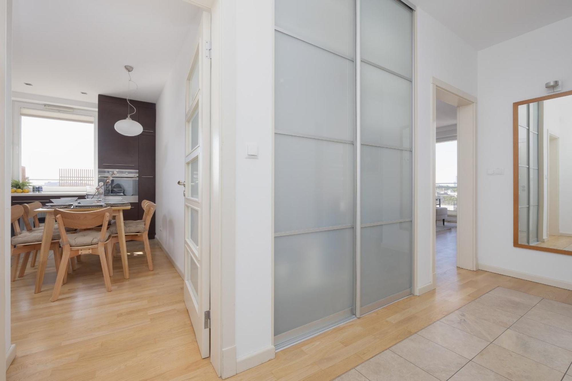 Luxury Four Bedroom With Parking & Balcony In Mokotow By Renters Prestige Apartamento