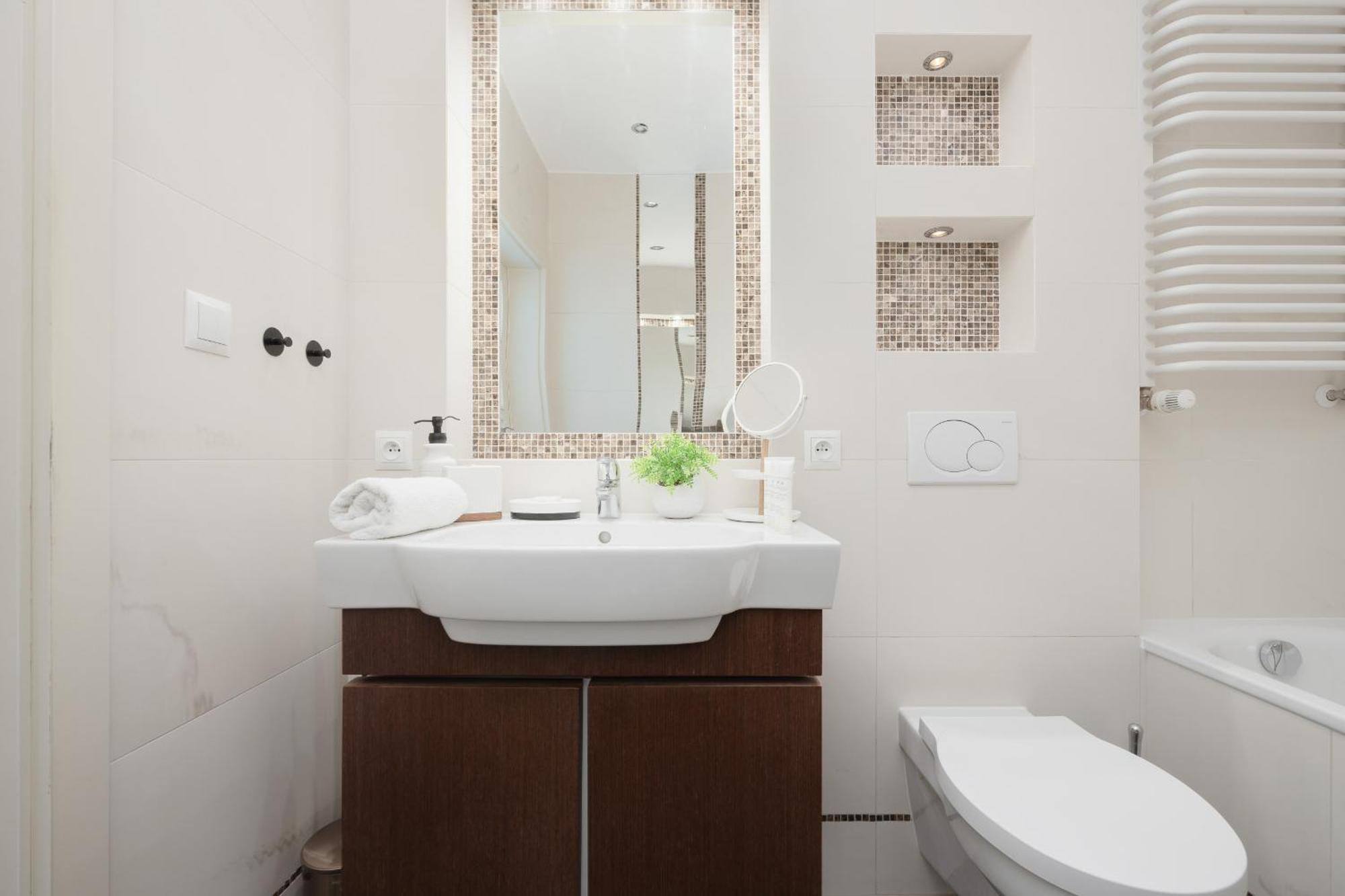 Luxury Four Bedroom With Parking & Balcony In Mokotow By Renters Prestige Apartamento *