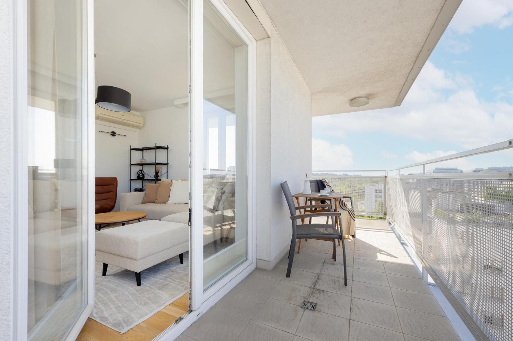 Apartamento Luxury Four Bedroom With Parking & Balcony In Mokotow By Renters Prestige