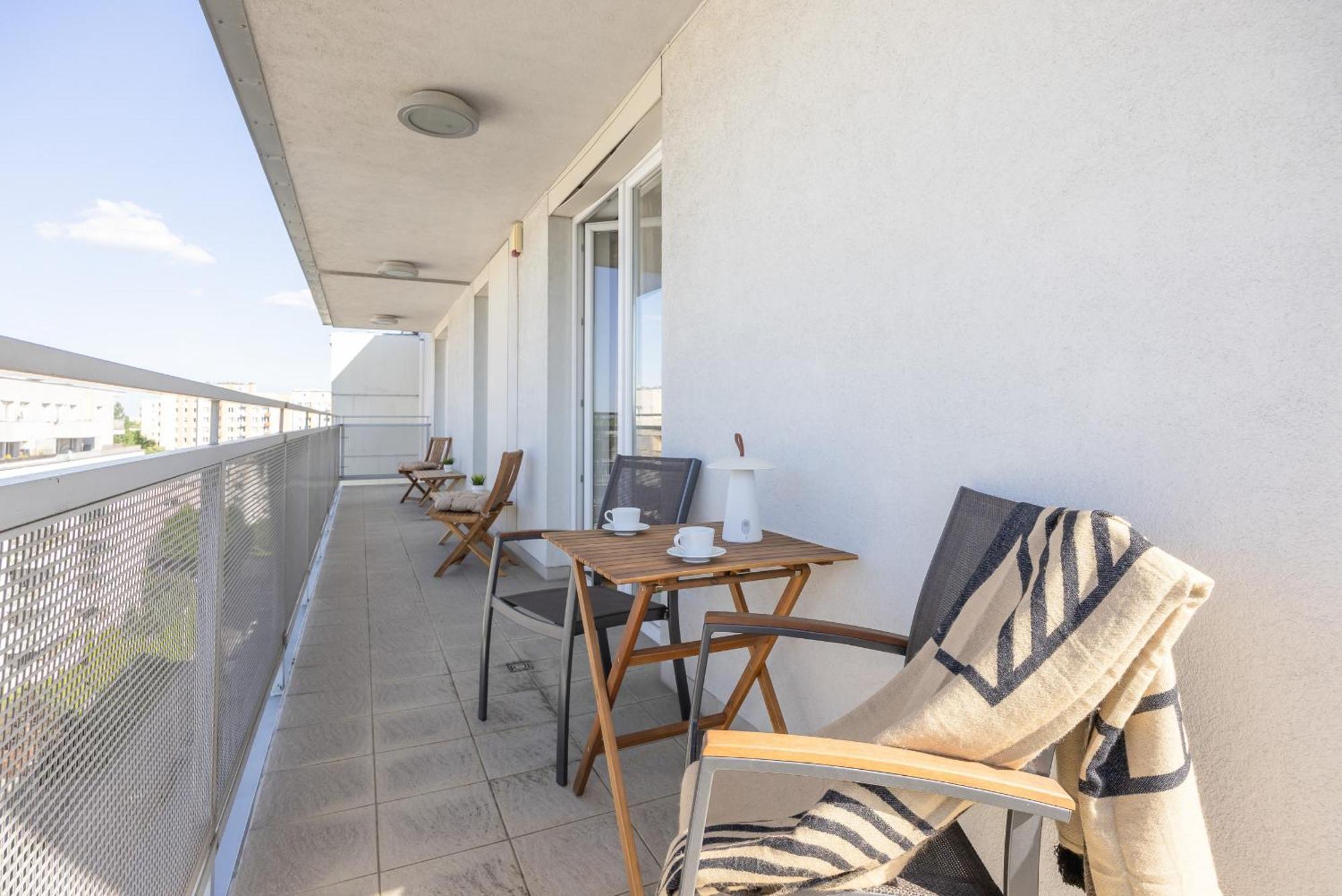 Luxury Four Bedroom With Parking & Balcony In Mokotow By Renters Prestige Apartamento