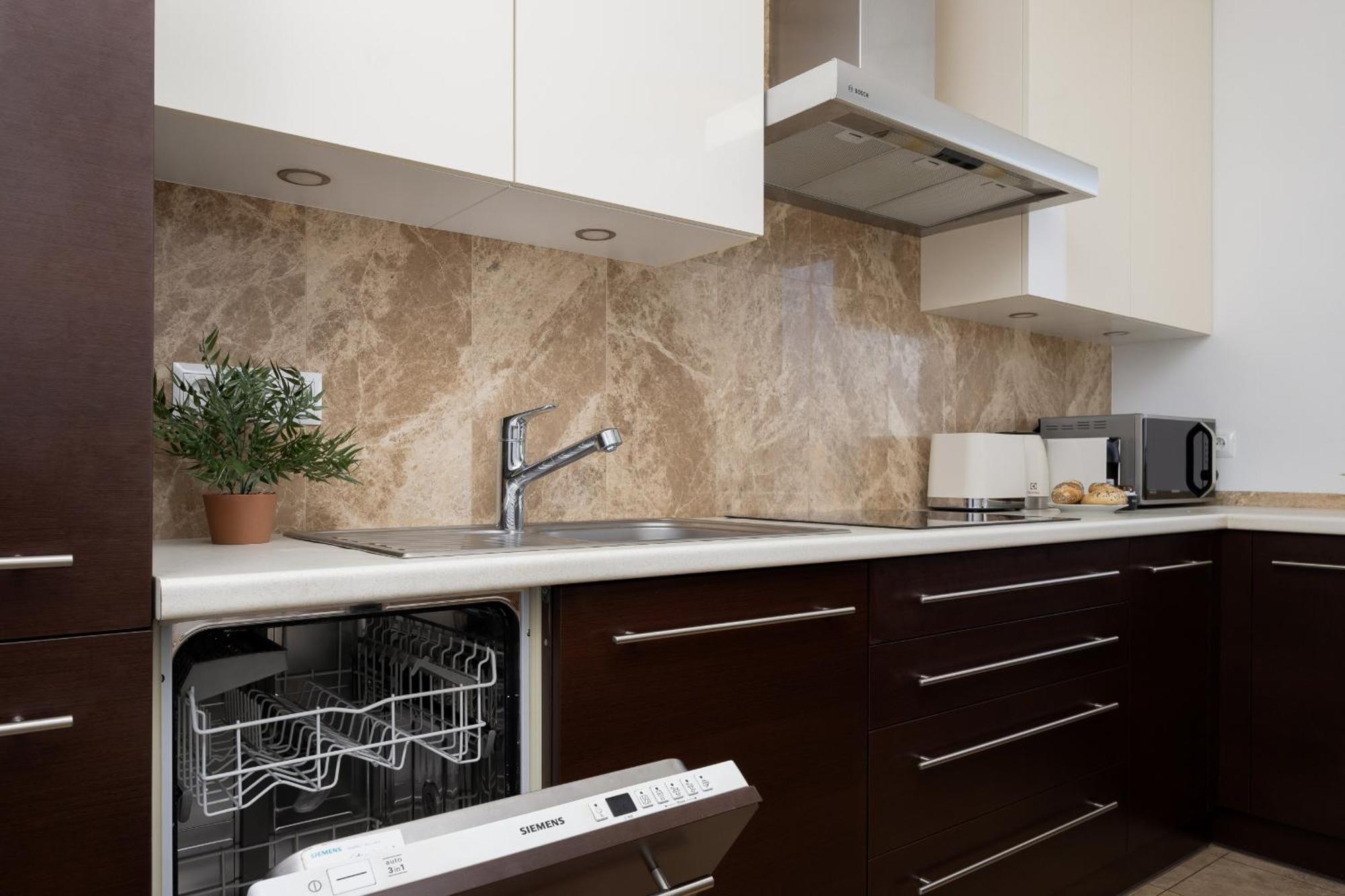 Luxury Four Bedroom With Parking & Balcony In Mokotow By Renters Prestige Varsóvia