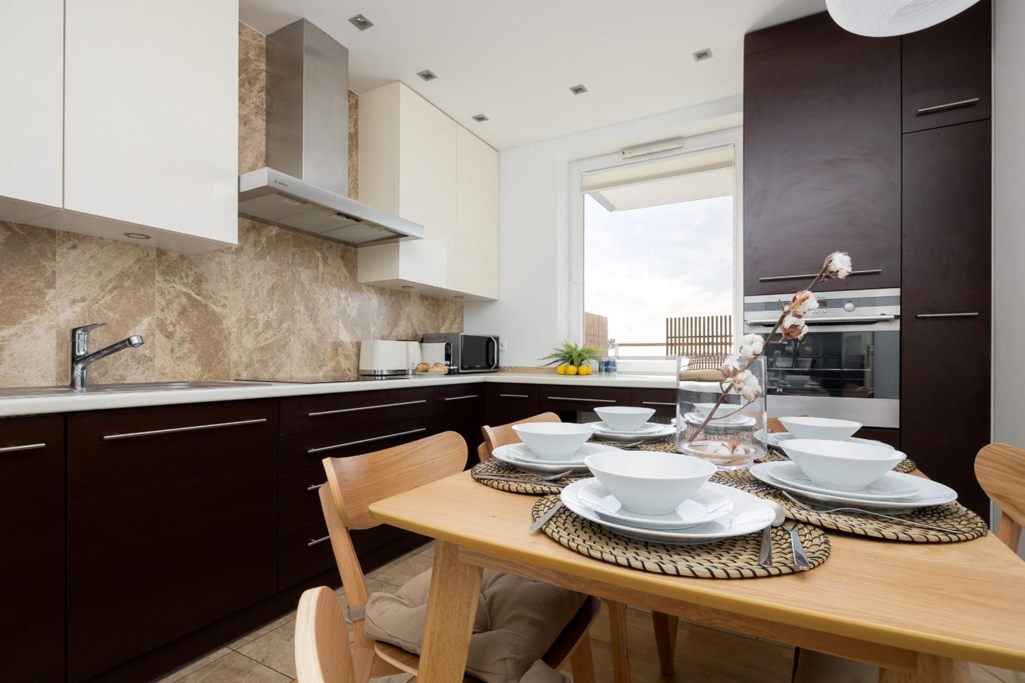 Apartamento Luxury Four Bedroom With Parking & Balcony In Mokotow By Renters Prestige