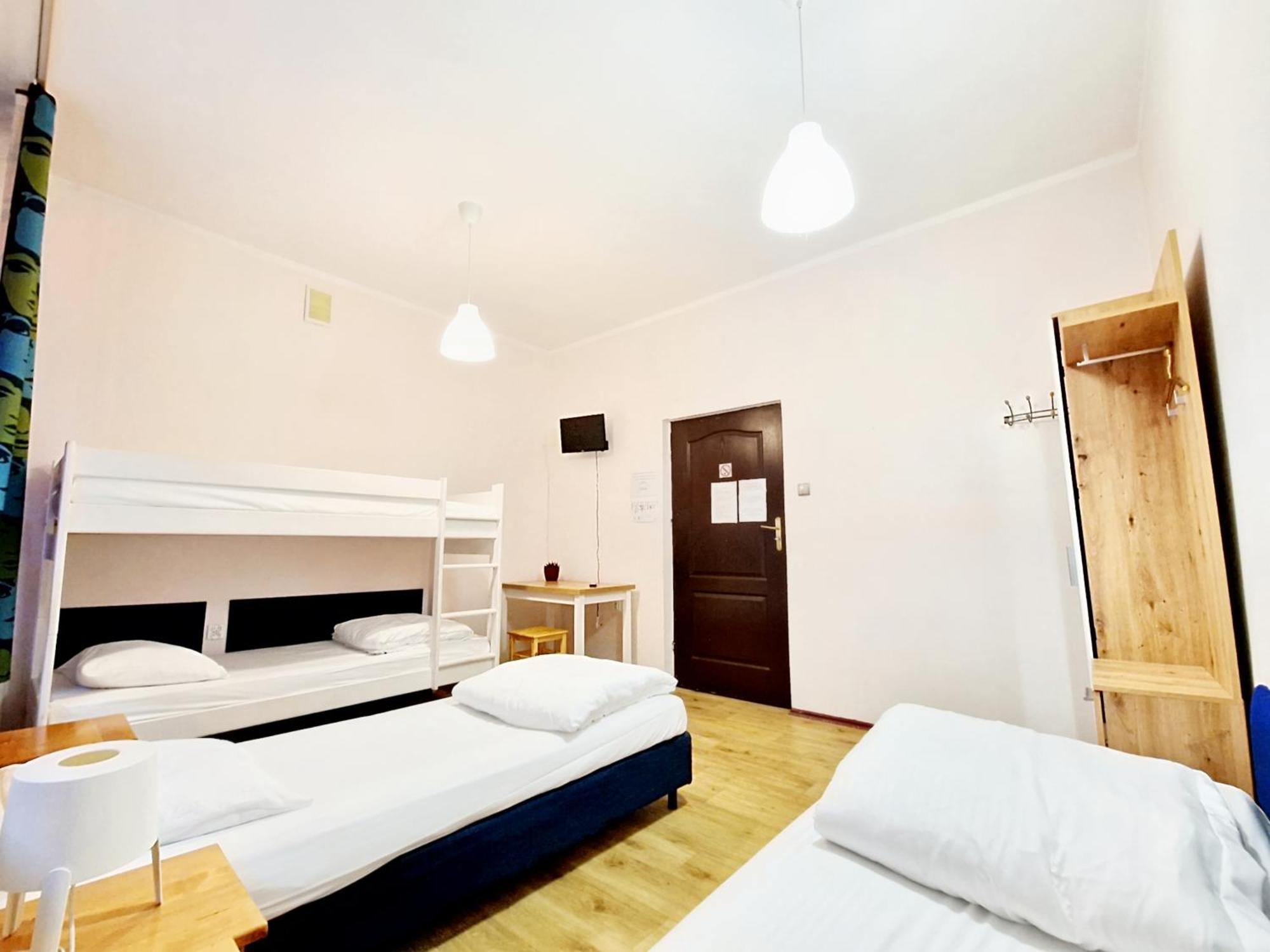 Hostel Helvetia - Private In Center And Old Town