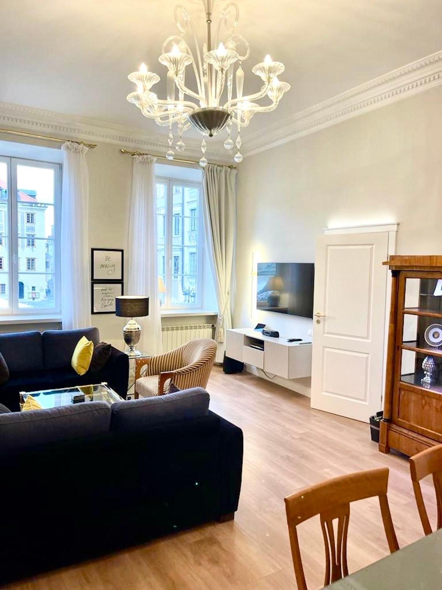 Mondrian Luxury Suites & Apartments Old Town Aparthotel