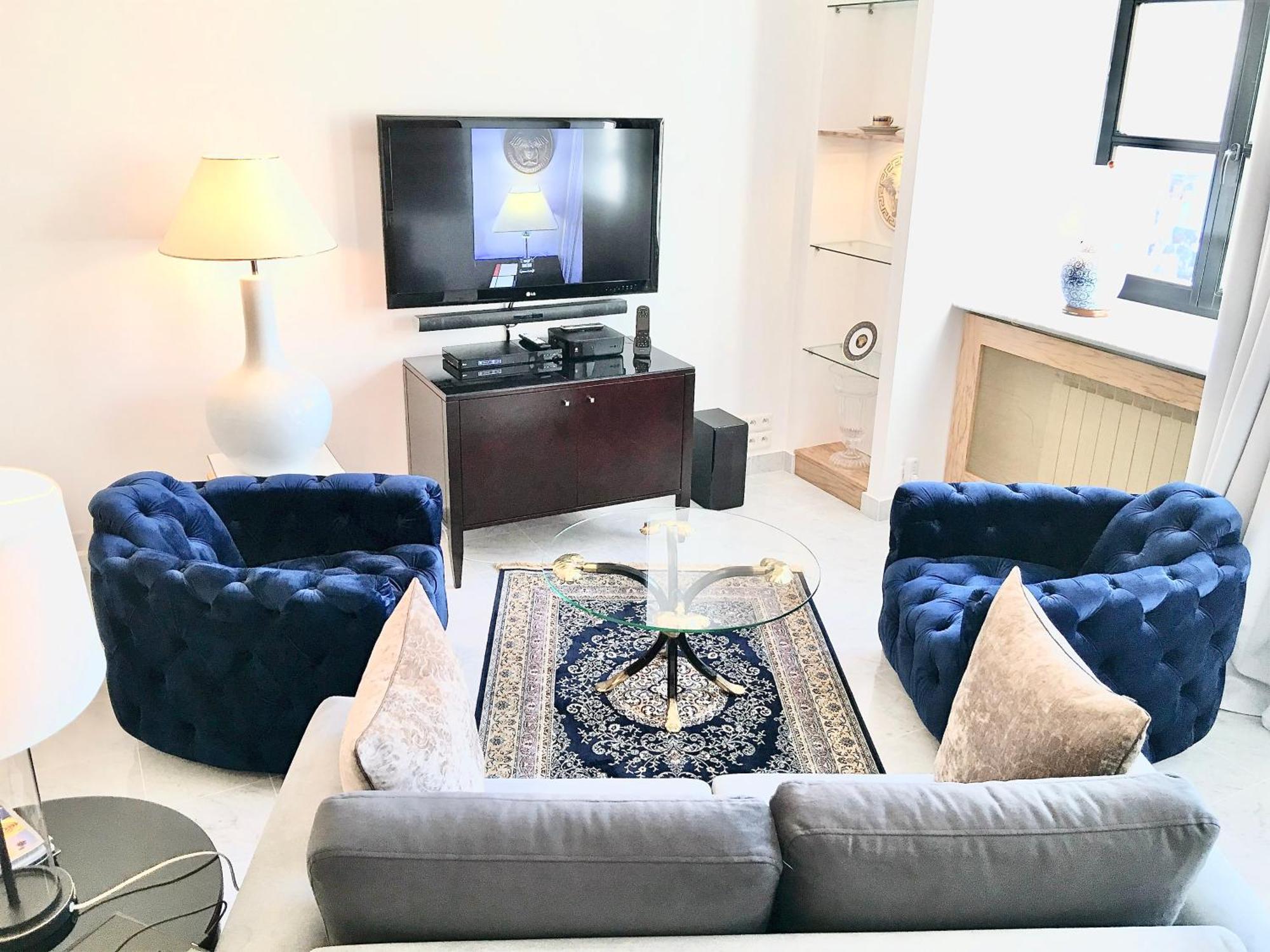 Mondrian Luxury Suites & Apartments Old Town Aparthotel