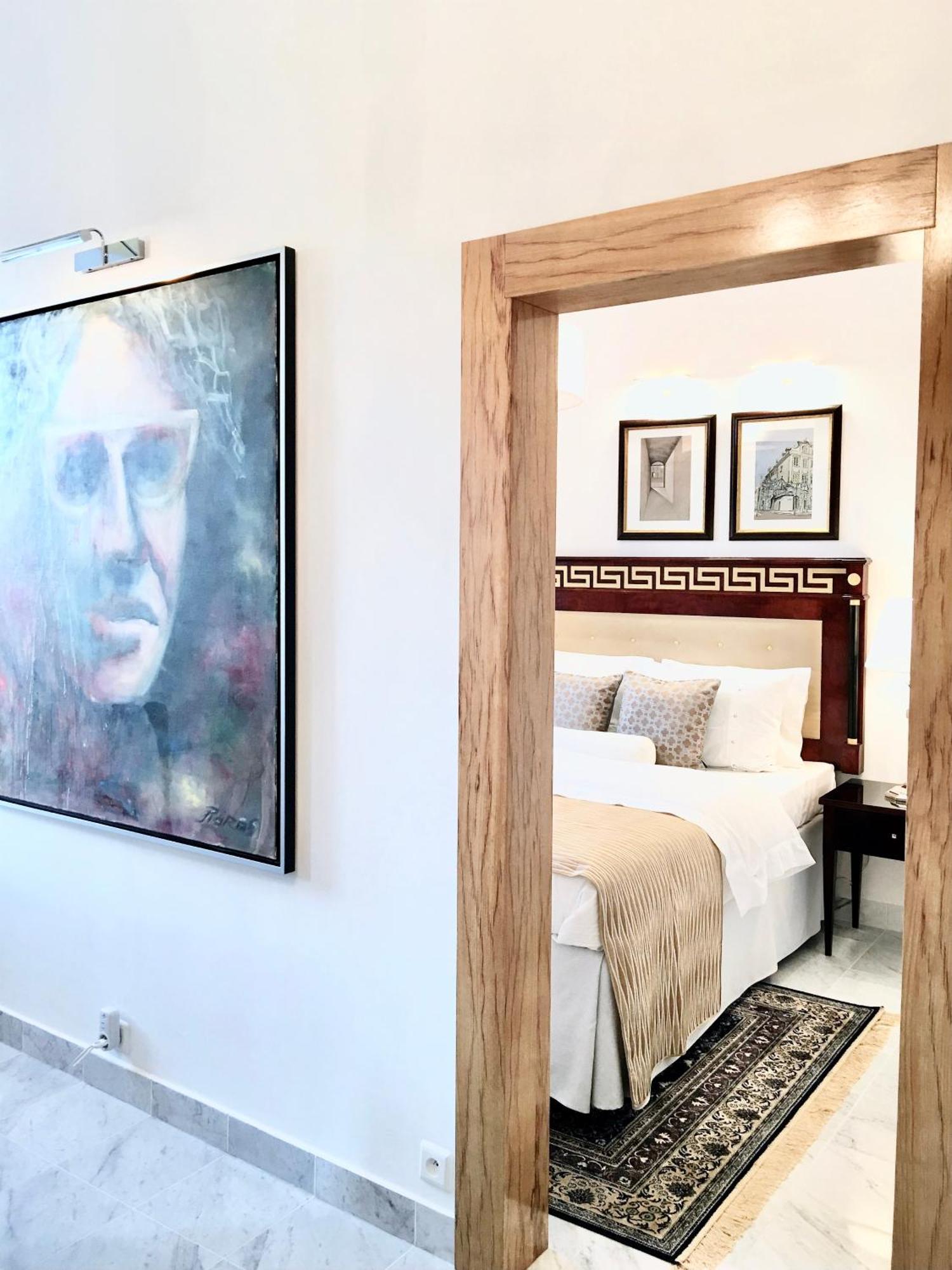 Mondrian Luxury Suites & Apartments Old Town