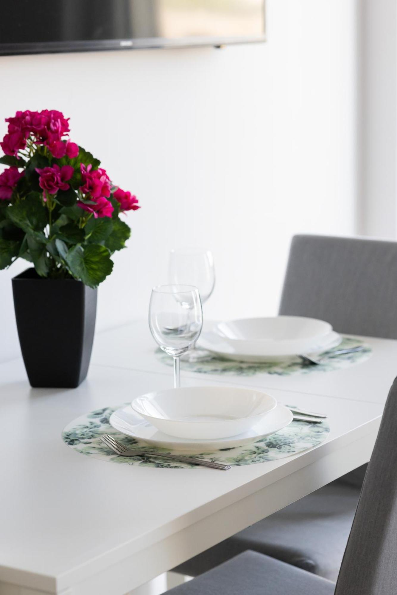Cozy Wola Kasprzaka By Renters Khách sạn hẻo lánh Warsaw