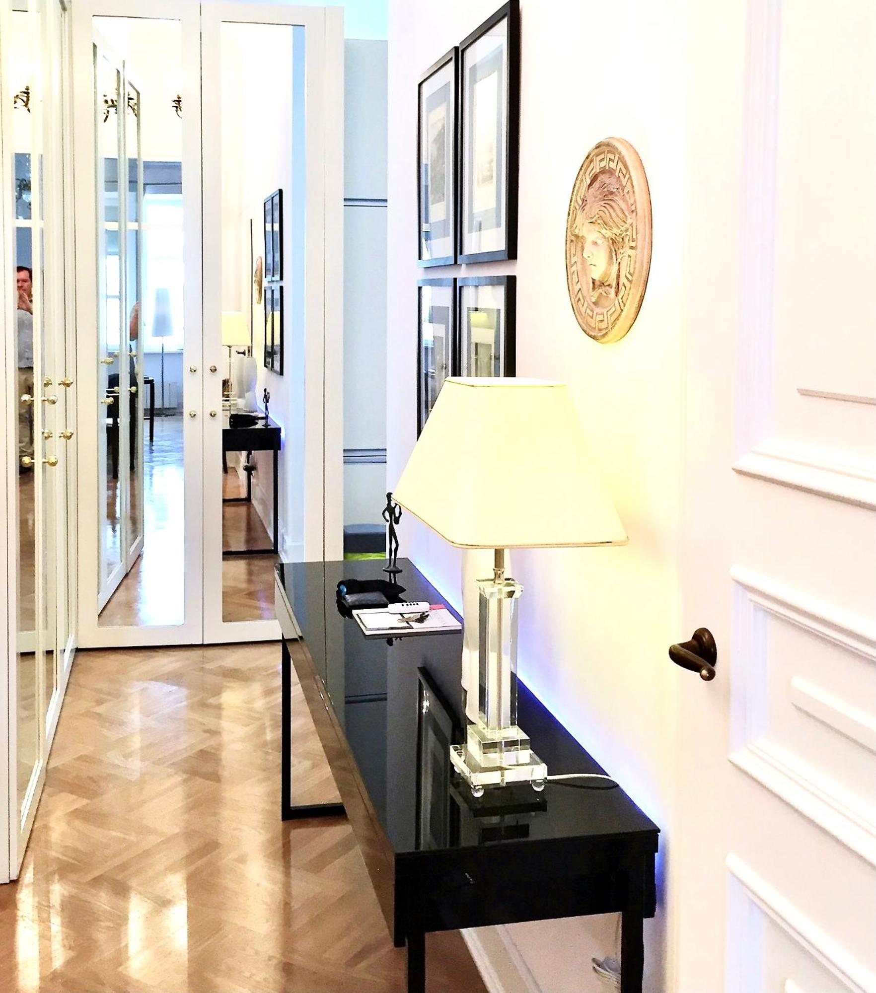 Mondrian Luxury Suites & Apartments Old Town Aparthotel