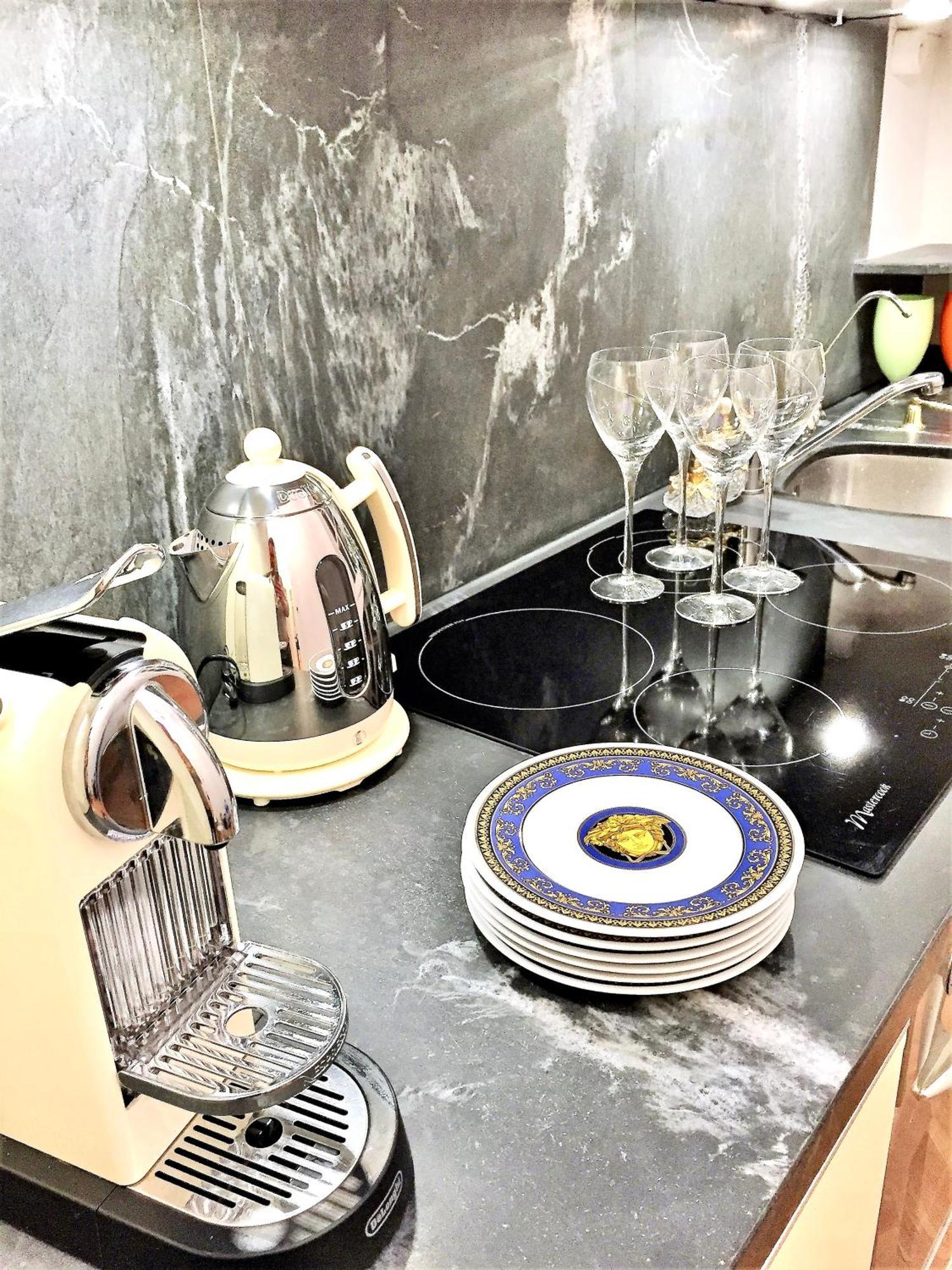 Mondrian Luxury Suites & Apartments Old Town Aparthotel *