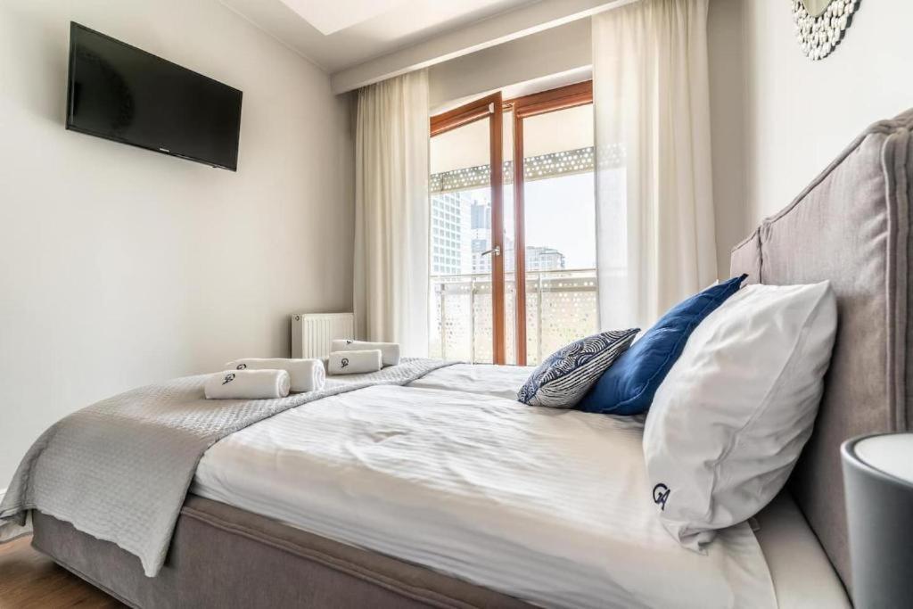 - Great Location- Cozy One Bedroom Apartment- Wronia 45 Apartment Warsaw