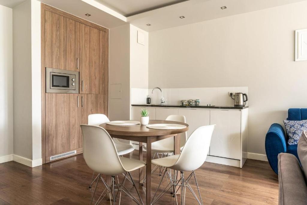 Apartment - Great Location- Cozy One Bedroom Apartment- Wronia 45 *