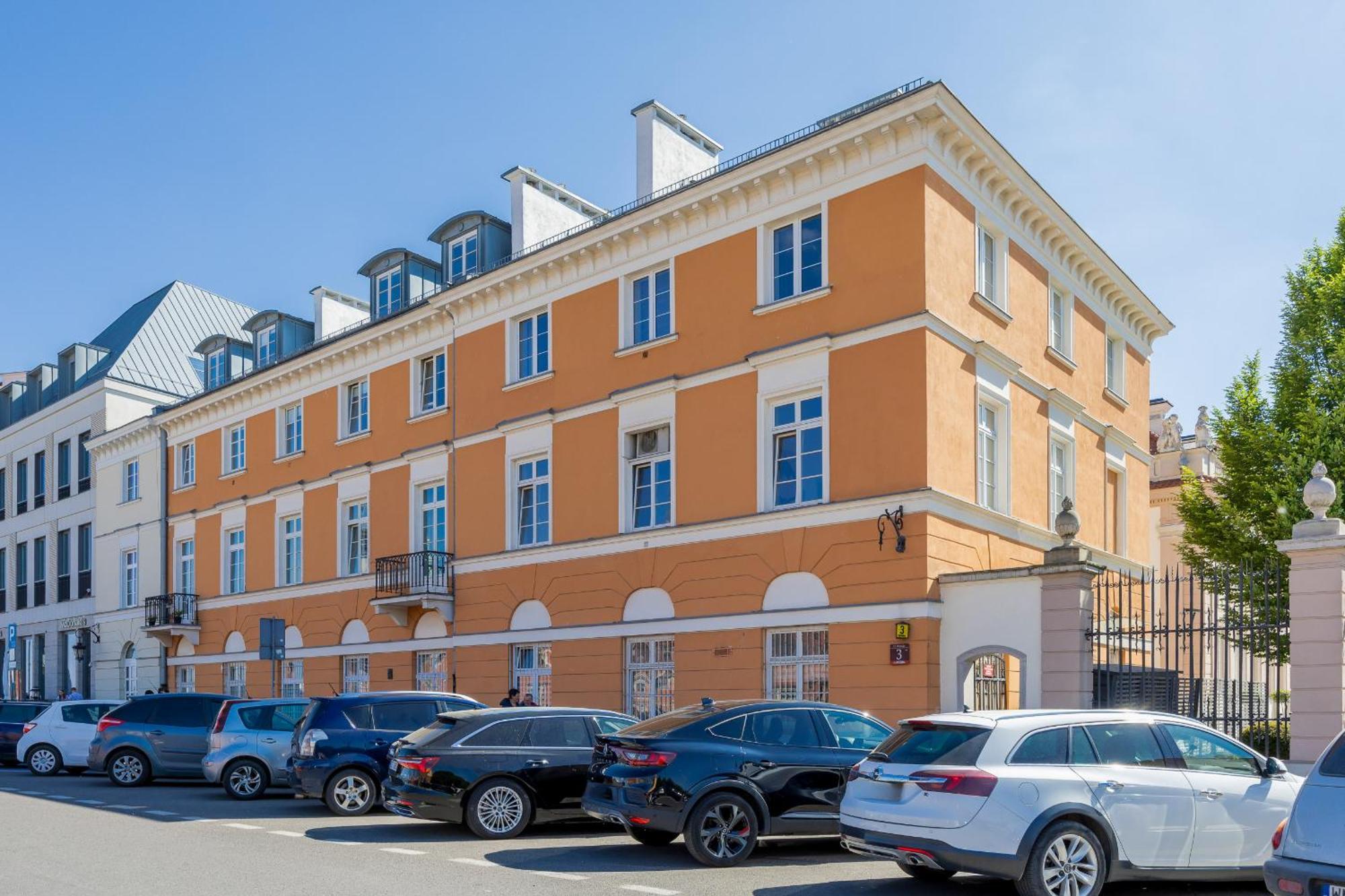 Heart Of The Old Town Royal By Renters Apartment *