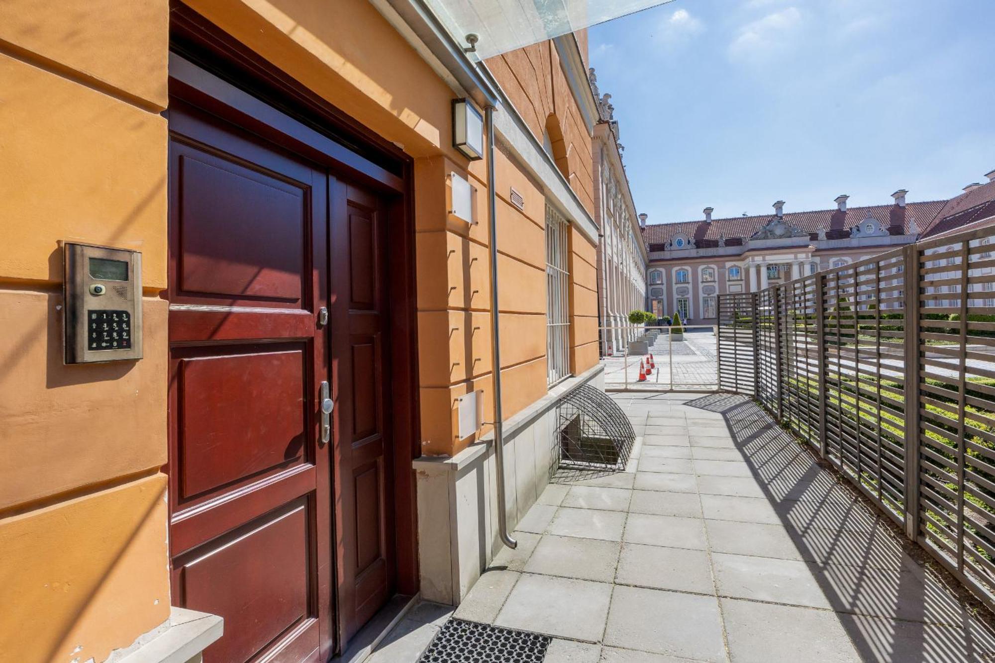 Apartment Heart Of The Old Town Royal By Renters