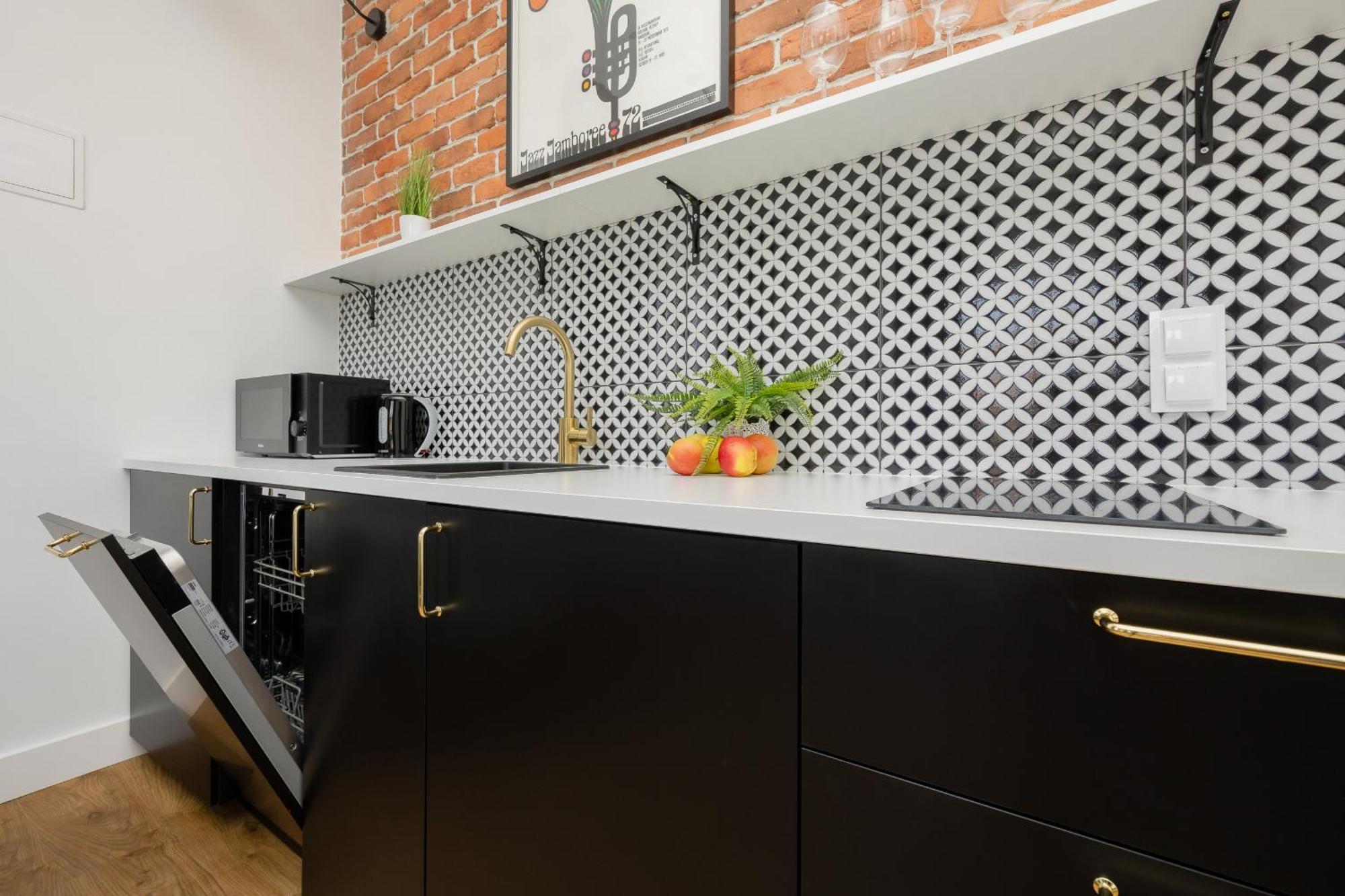 Heart Of The Old Town Royal By Renters Apartment *