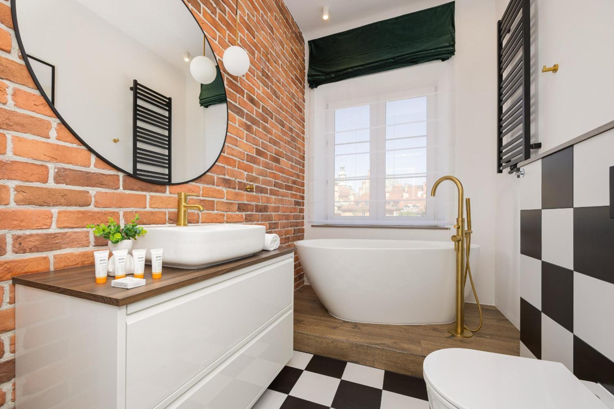 Heart Of The Old Town Royal By Renters